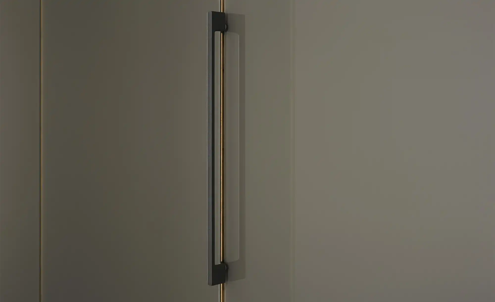 Woodford Drehtürenschrank
