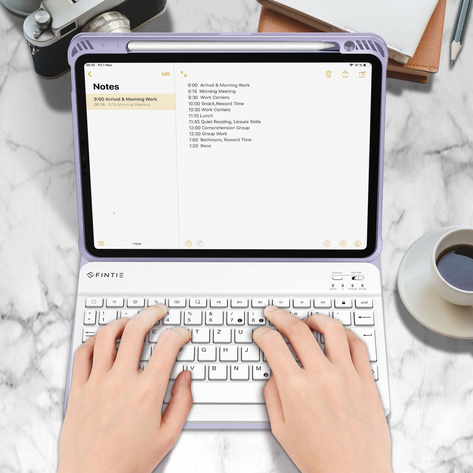 Fintie Tablet-Hülle Tastatur Hülle für iPad Air 5 2022 / iPad Air 4 2020 10.9 Zoll, Soft TPU Rückseite Gehäuse Schutzhülle mit Stifthalter, magnetisch Abnehmbarer Bluetooth Tastatur mit QWERTZ Layout