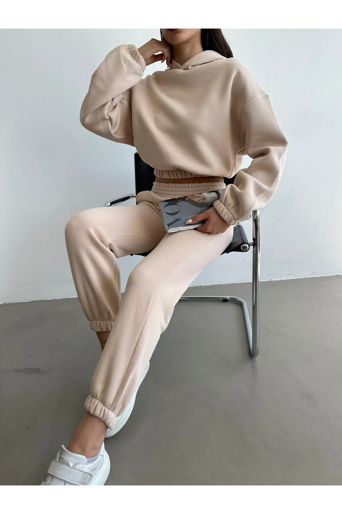 BEJNA  Beigefarbener Basic-Trainingsanzug für Damen aus Baumwolle mit Fleece-Innenseite