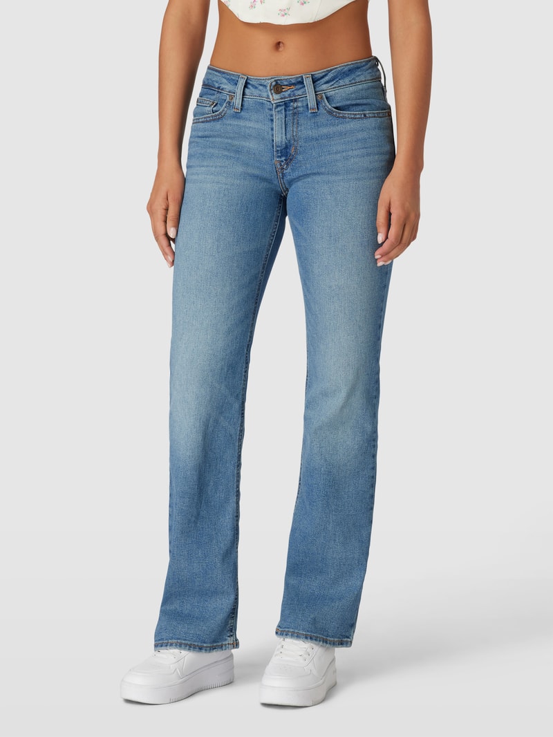 Jeans mit Label-Patch in blau