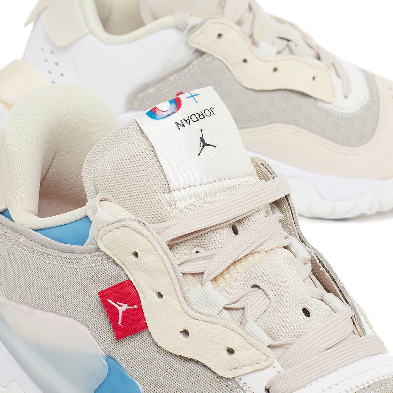 JORDAN Wmns Jordan Delta 2 SE lt orewood brn/summit wht-atmosphere