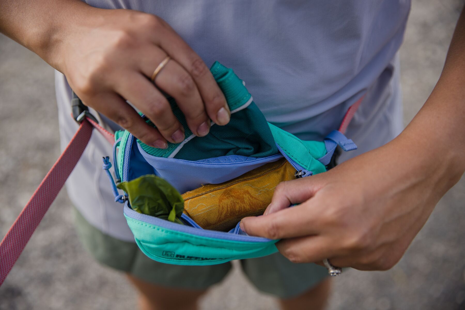Ruffwear Hundekotbeutel Ruffwear Stash Bag Plus™ Hüfttasche