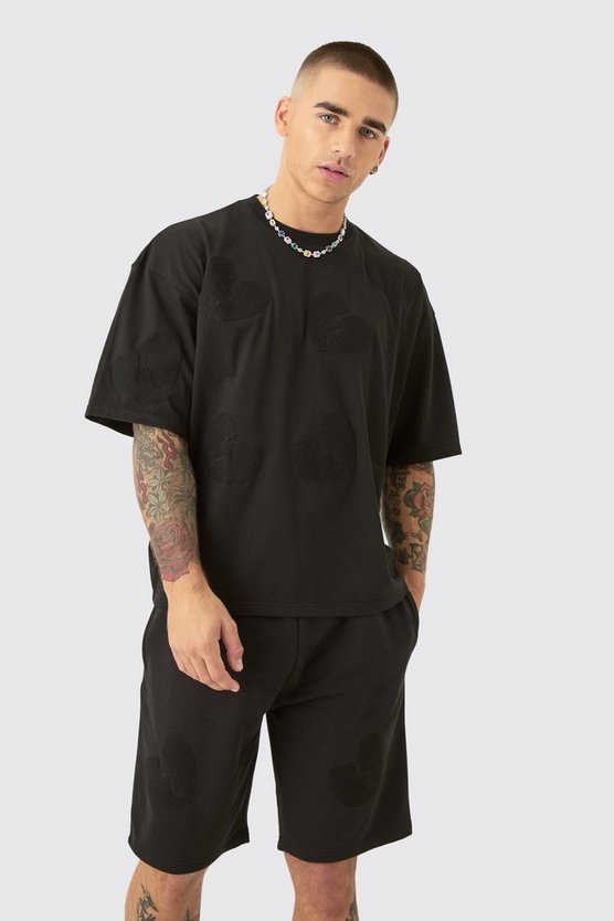 Kastiges Oversize T-Shirt mit Herz-Applikation & Shorts