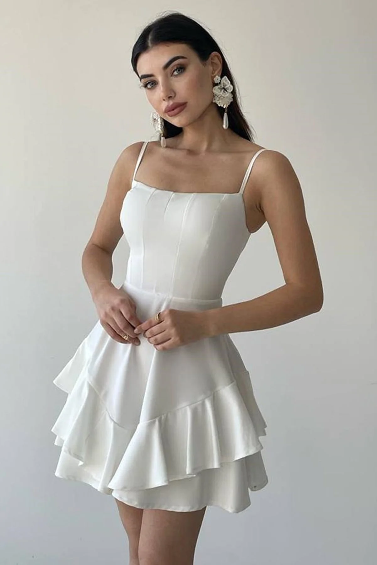 vuvutasarım  Atlas Stoff Dünner Trägerrock Bodendetail Weißes Abendkleid Weißes Abschlusskleid 102