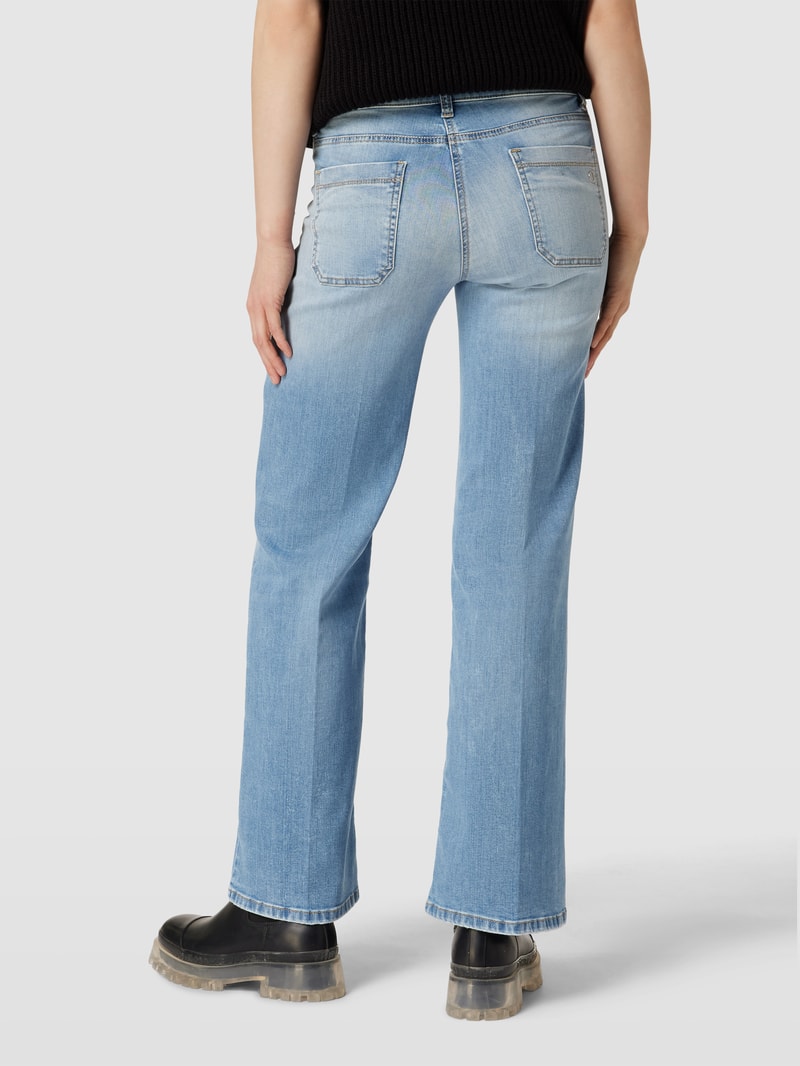 Bootcut Jeans mit Label-Detail Modell 'TESS' in hellblau