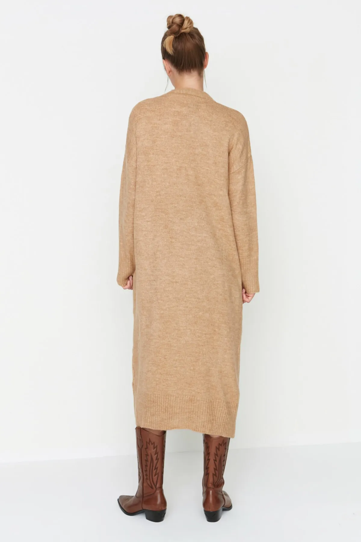 Trendyol Collection  Kamelfarbene, lange Strickjacke TWOAW21HI0225