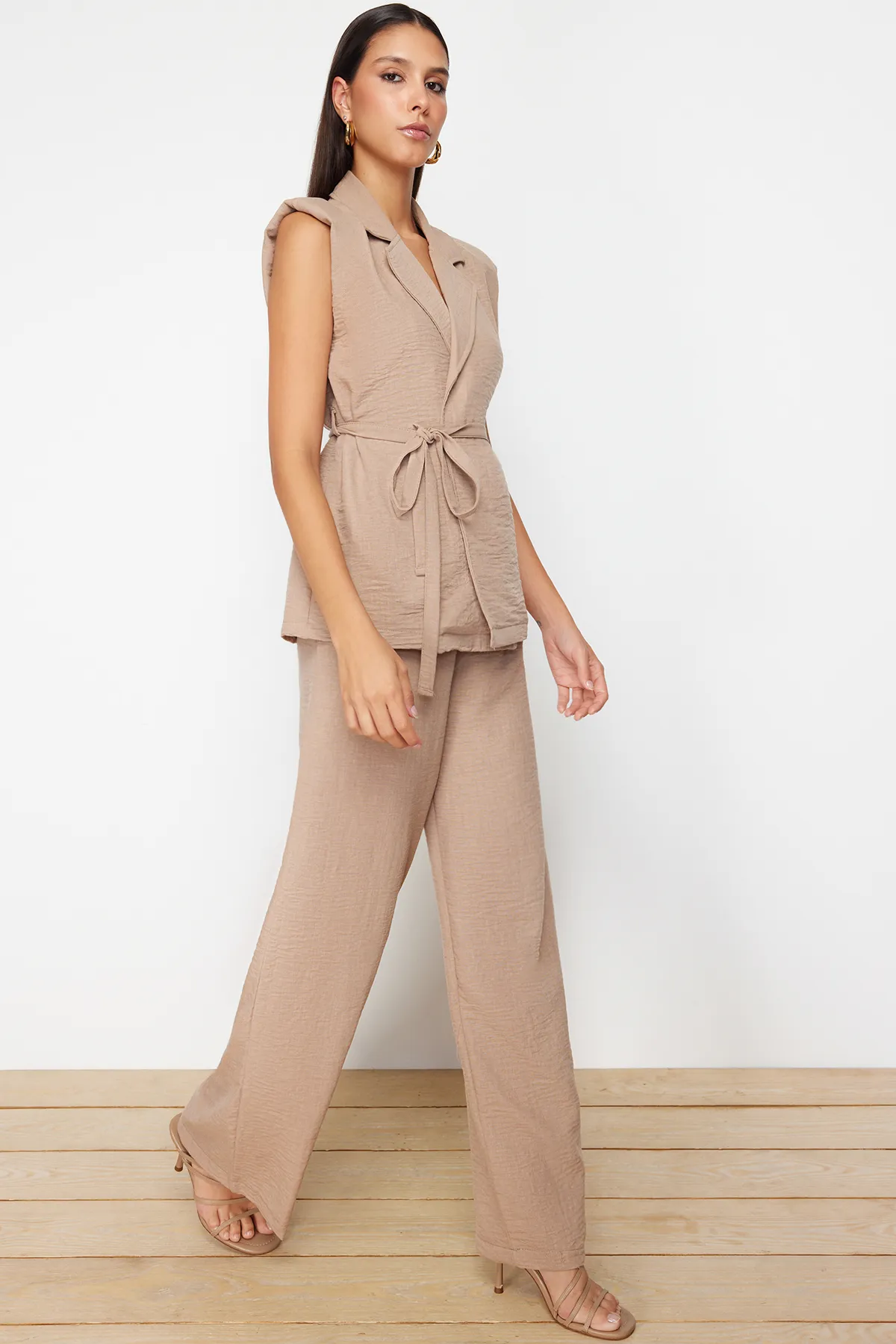 Trendyol Collection  Dunkelbeiges gewebtes Oberteil und Unterteil TWOSS24AU00041