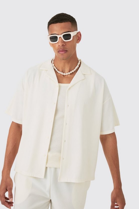 Kurzärmliges kastiges geripptes Hemd & Shorts