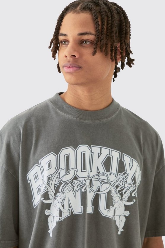 Kastiges Oversize T-Shirt mit rohem Saum und Brooklyn Nyc Print