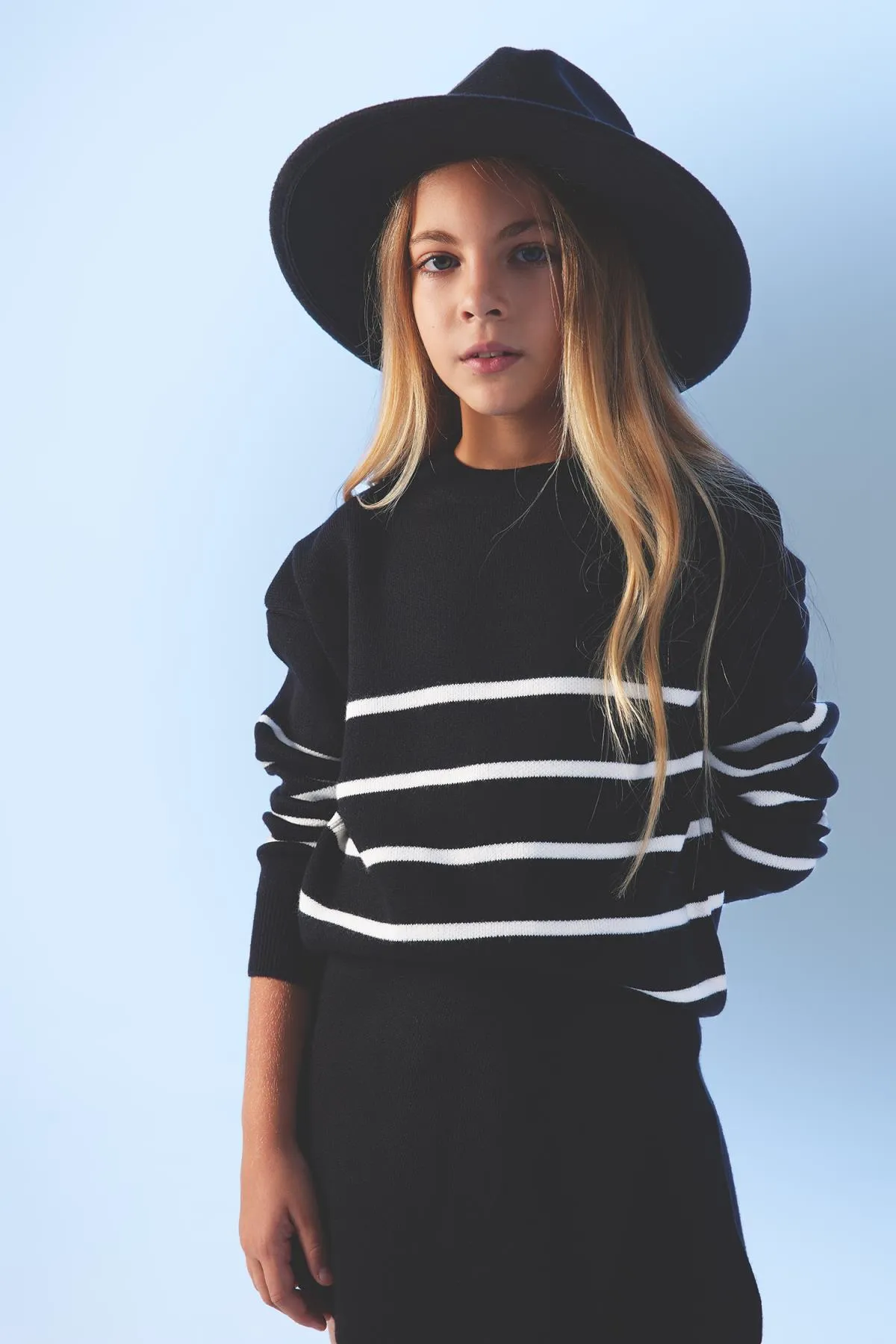 DeFacto  Strickpullover für Mädchen mit normaler Passform und Rundhalsausschnitt