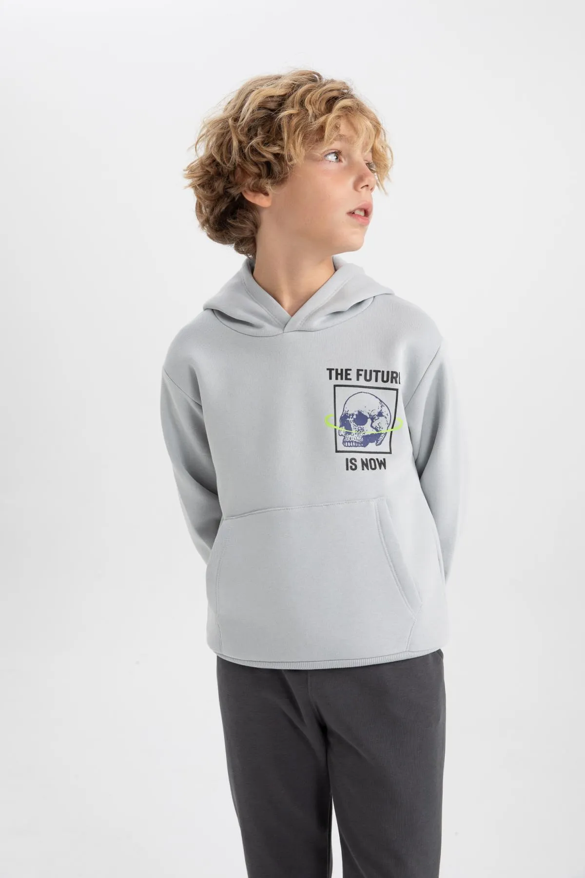 DeFacto  Dickes Kapuzen-Sweatshirt mit regulärer Passform für Jungen