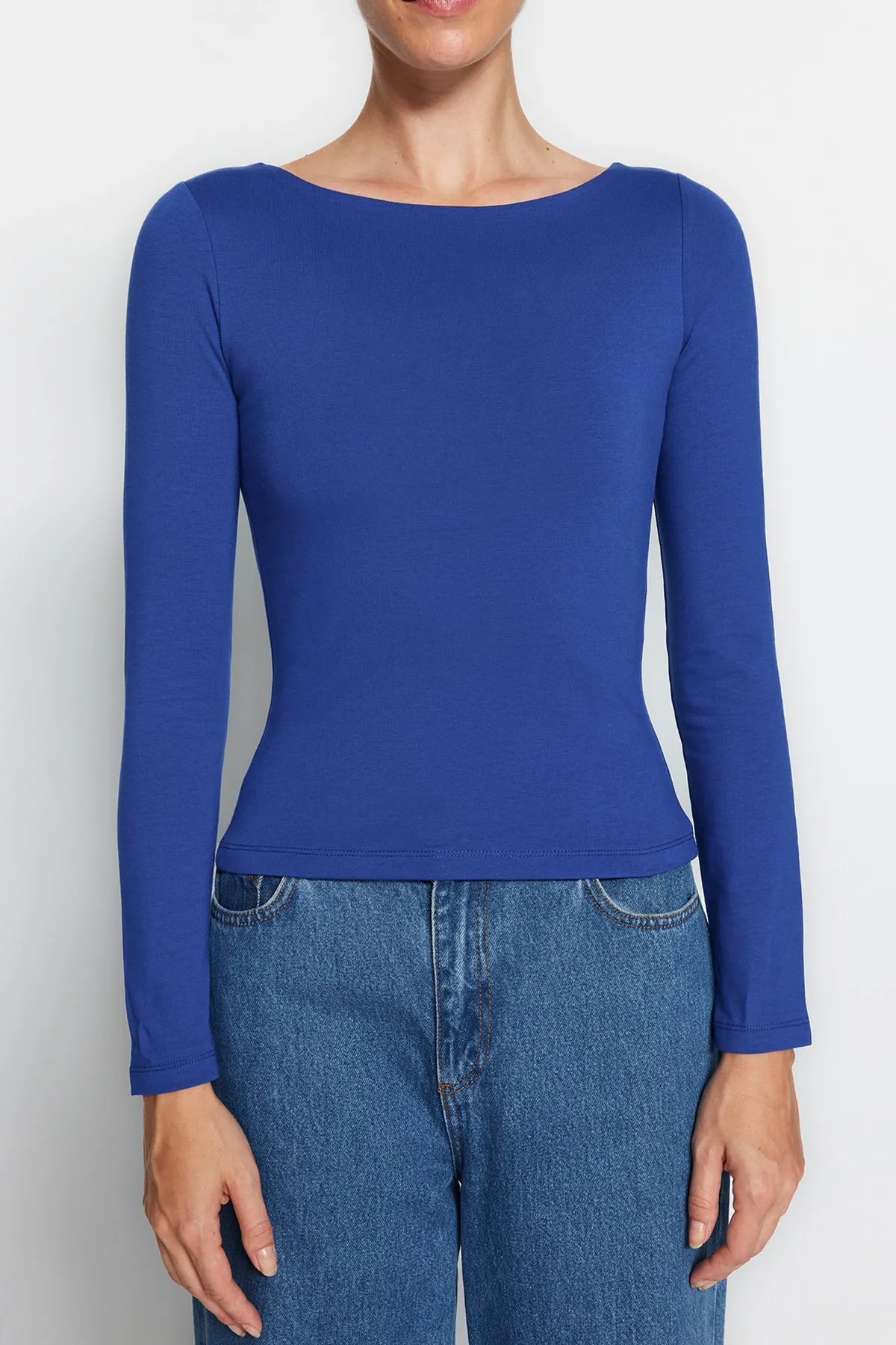 Trendyol Collection  Saks Cotton Stretchy U-Boot-Ausschnitt, taillierte, dehnbare Strickbluse TWOAW24BZ00166