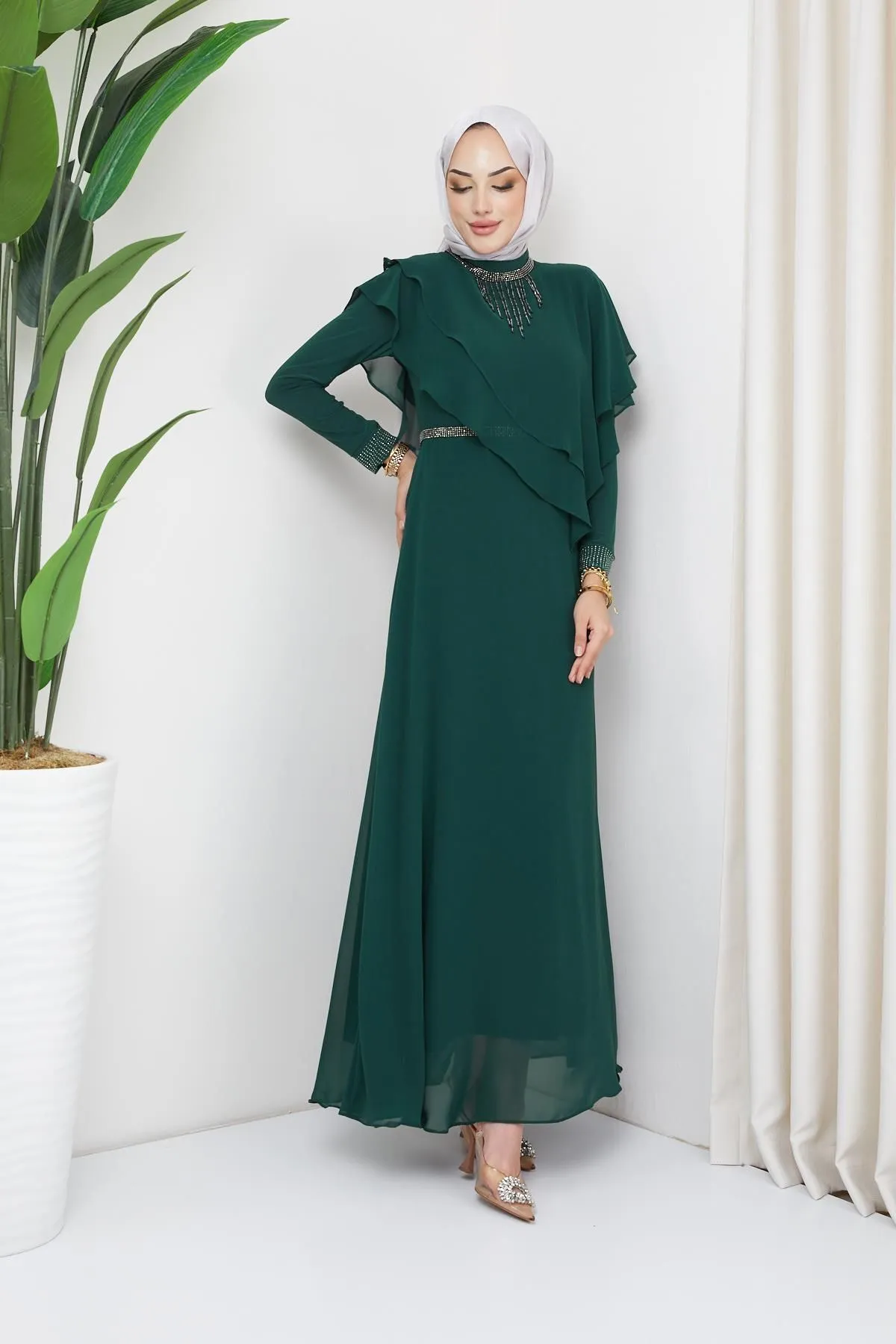 Olcay  Chiffon-Hijab-Abendkleid mit Stein- und Schwungraddetail GRÜN 1651