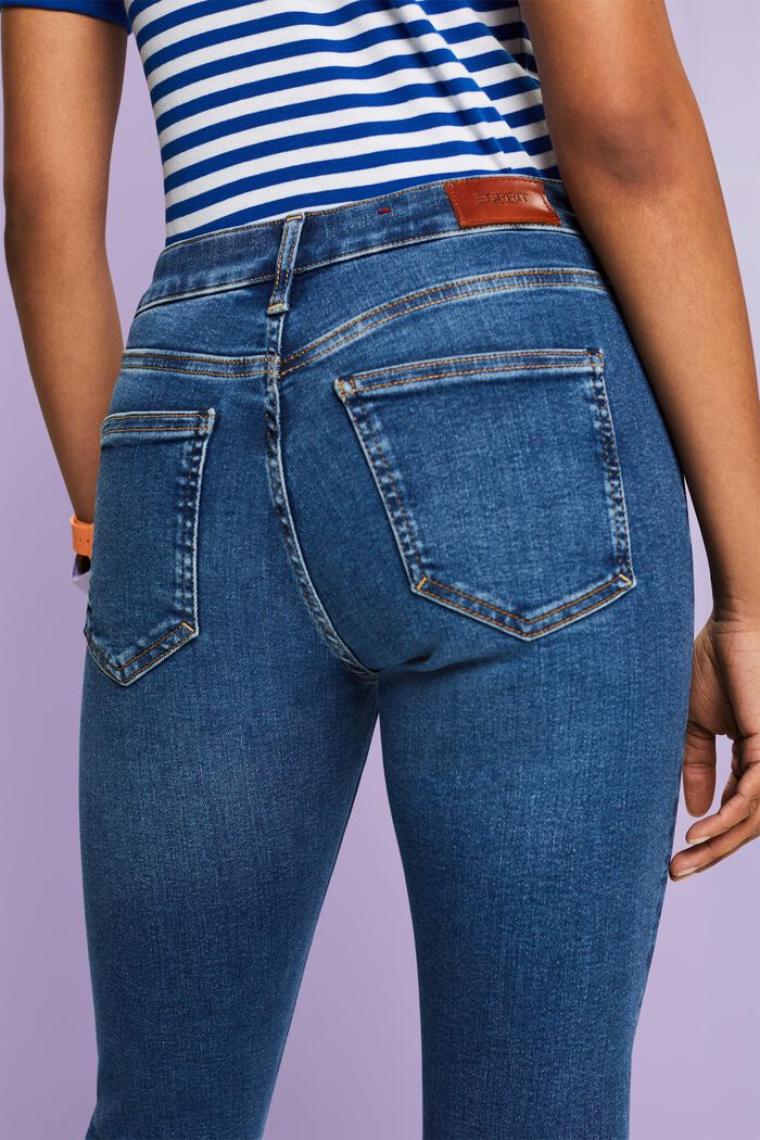 Schmale Jeans mit mittlerer Bundhöhe