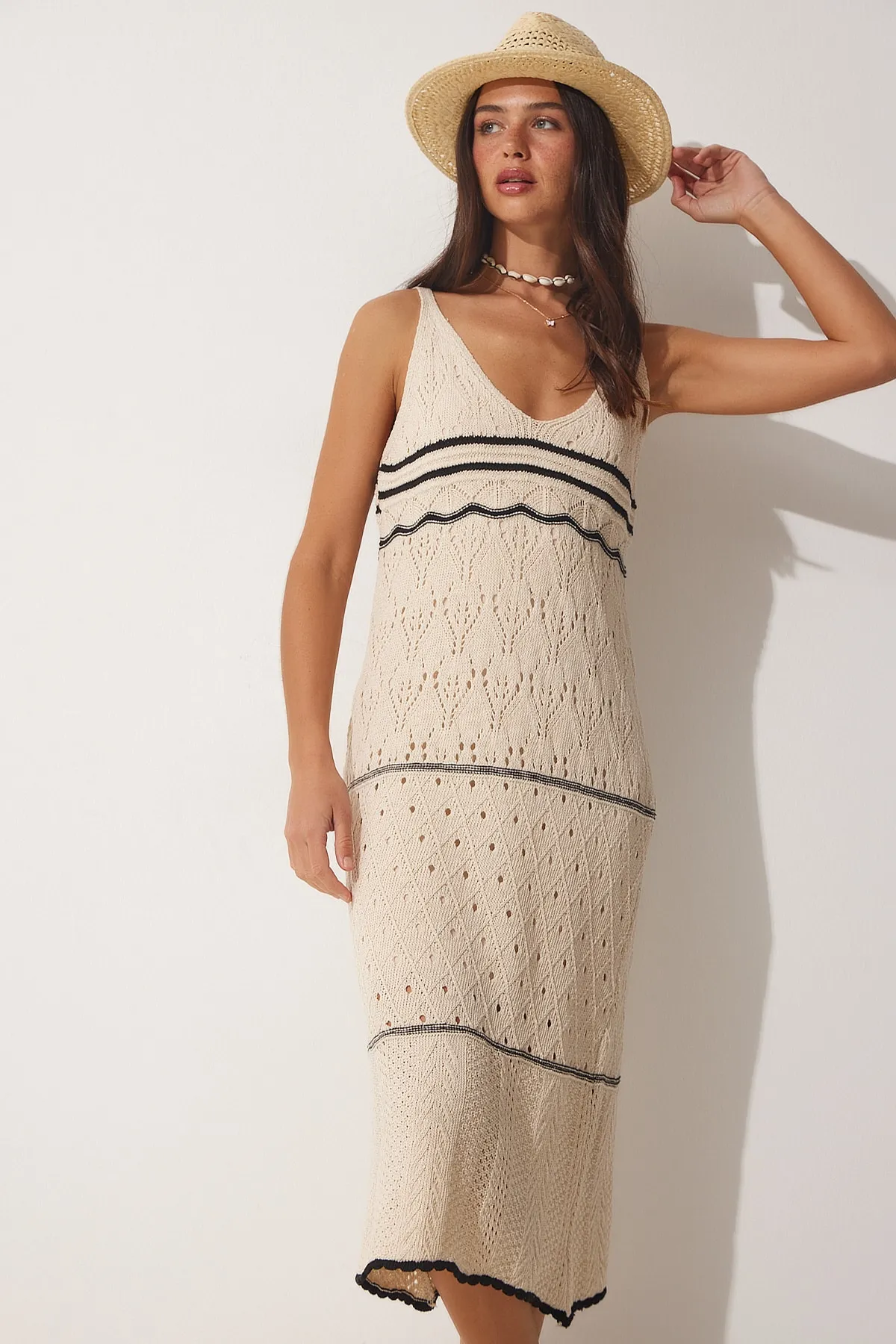 Happiness İstanbul  Cremefarbenes, durchbrochenes Sommerstrickkleid mit Trägern für Damen NF00058