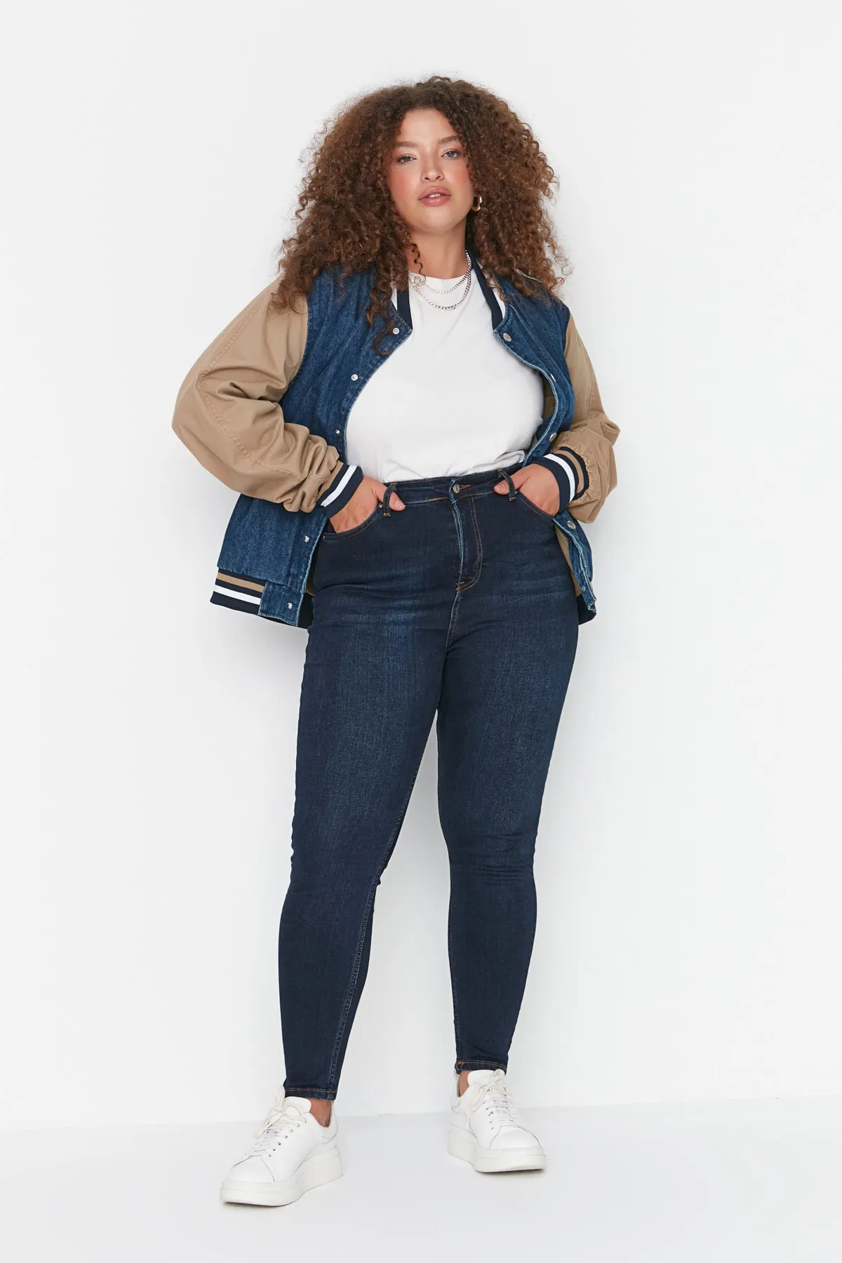 Trendyol Curve  Marineblaue, dehnbare Skinny-Jeans mit hoher Taille TBBAW23JE00003