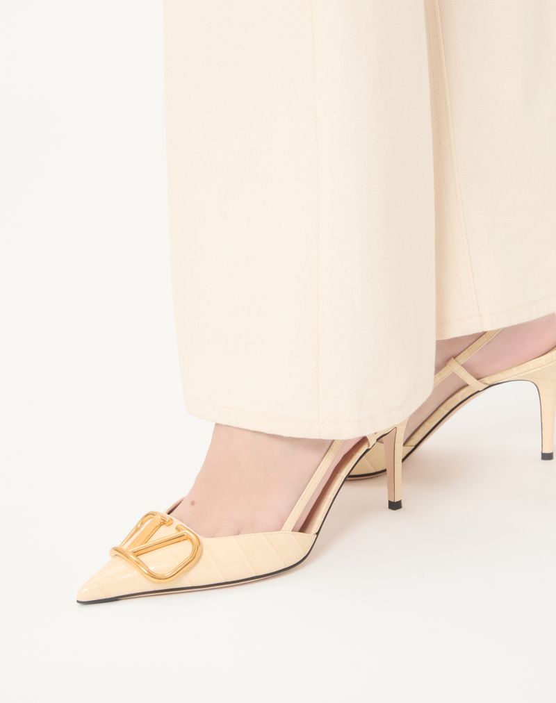 80 mm slingback-pumps i kalveskind med V-logo og signaturtryk