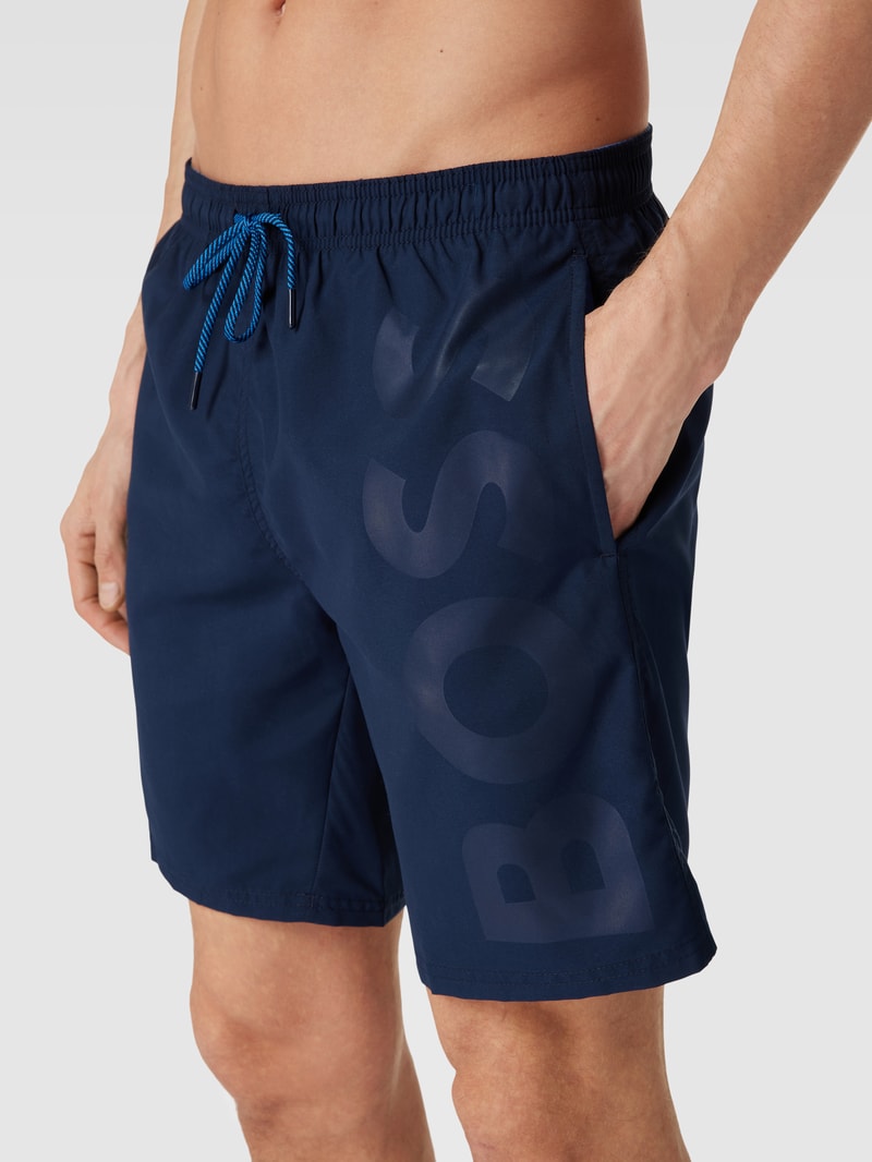 Badehose mit Label-Stitching in dunkelblau