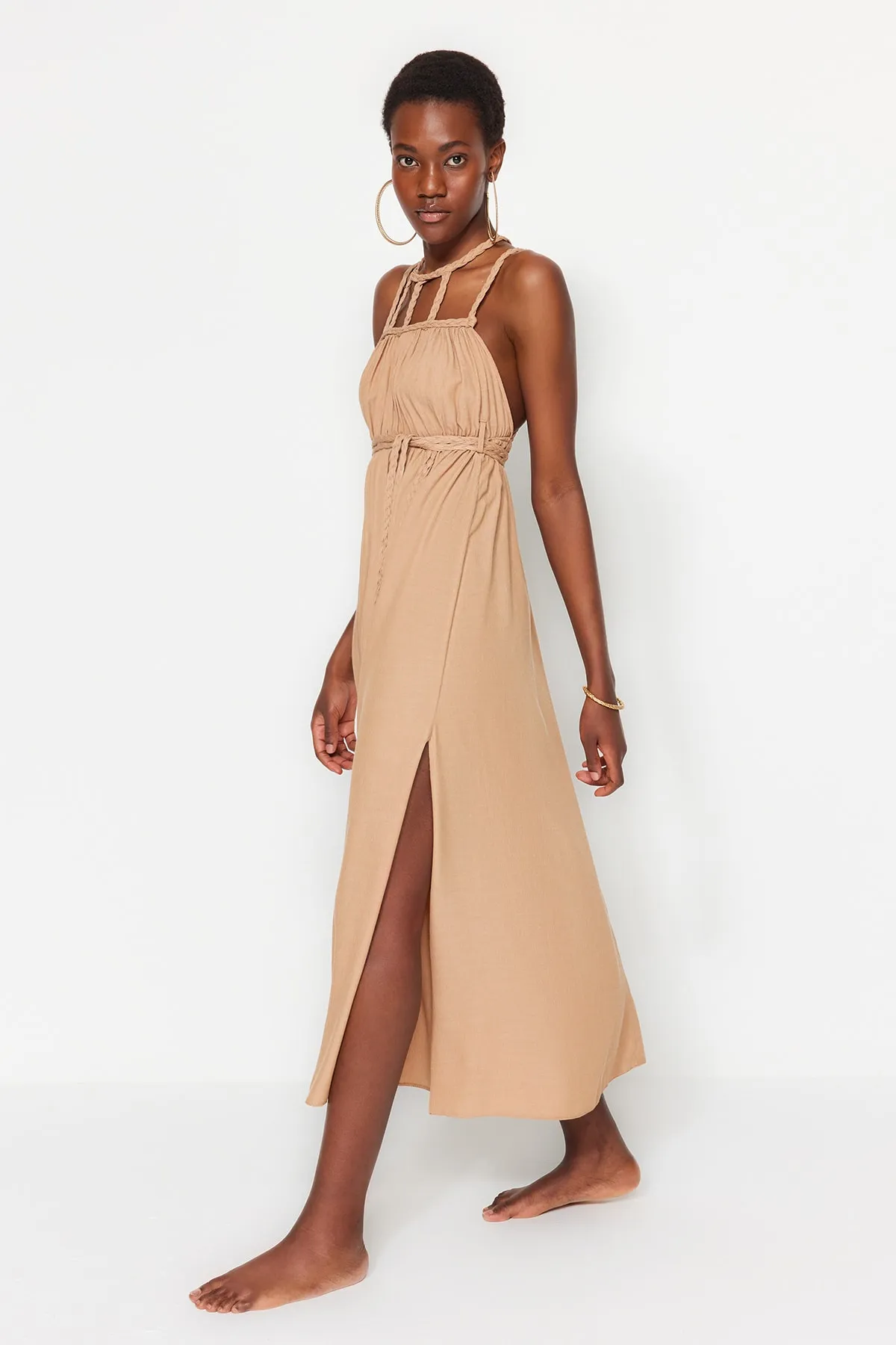 Trendyol Collection  Braunes, gewebtes Maxi-Strandkleid zum Binden aus 100 % Baumwolle mit Gürtel TBESS23EL00070