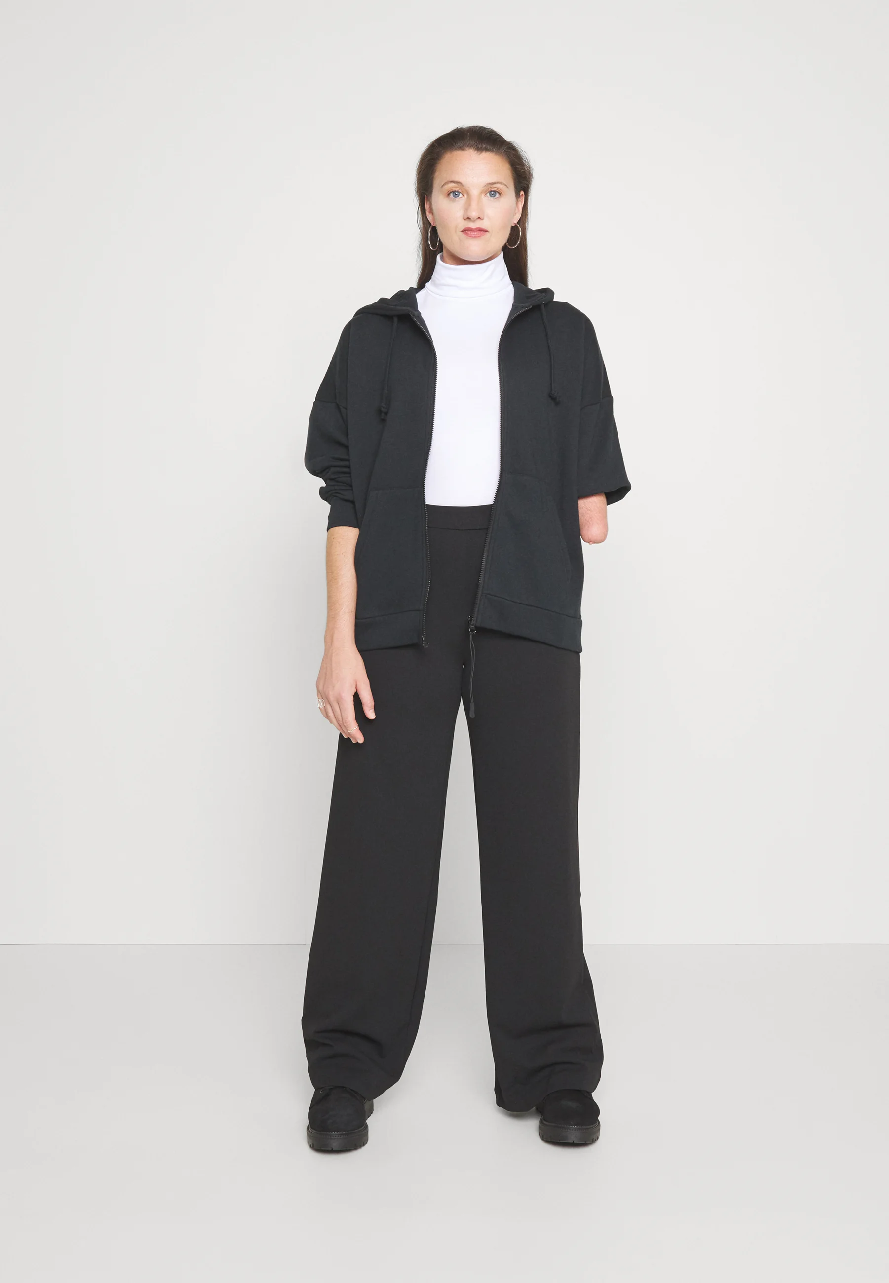 Even&Odd CHAQUETA BÁSICA OVERTamañoD CON CAPUCHA Y CREMALLERA ADAPTABLE - Sudadera con cremallera