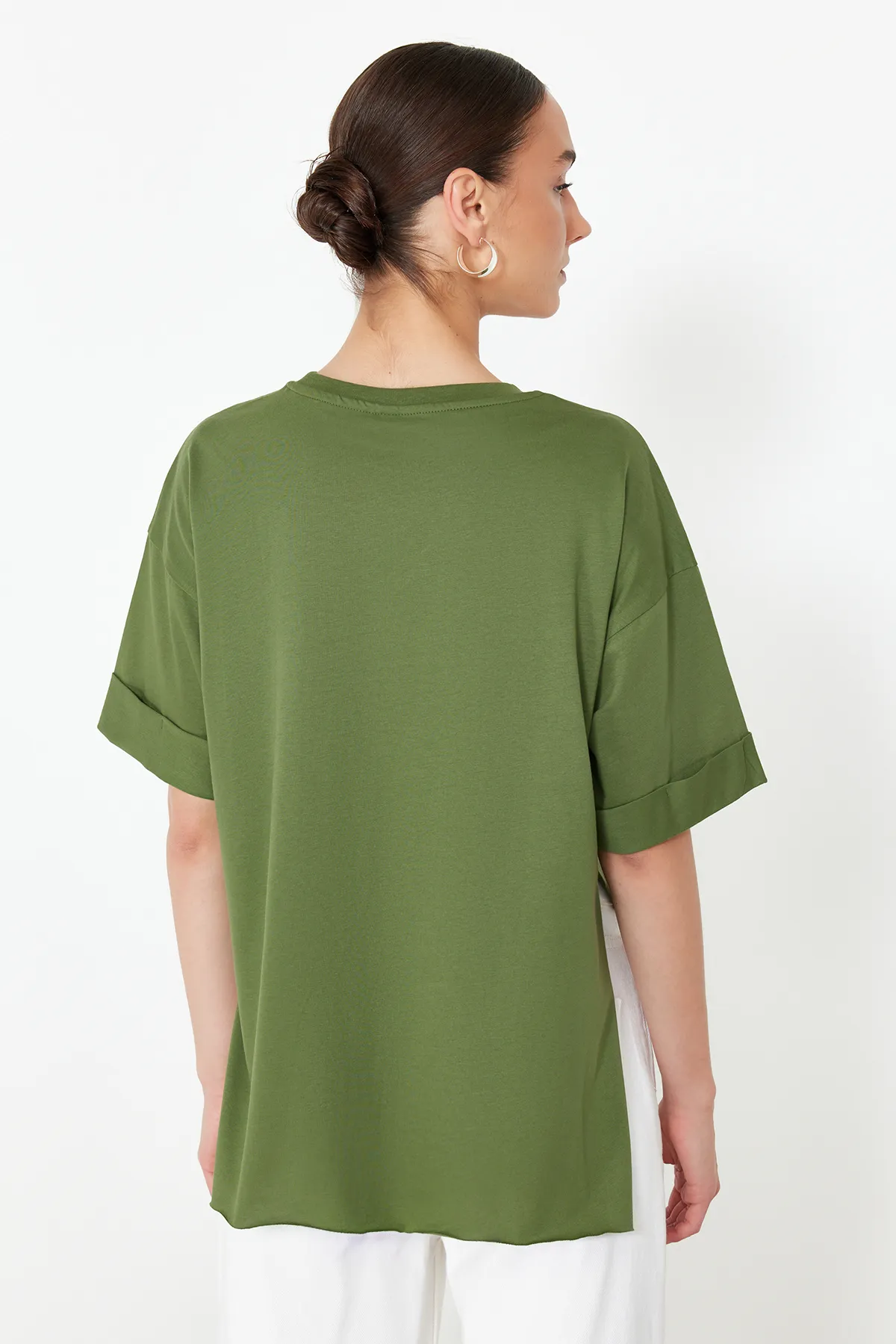 Trendyol Collection  Khakifarbenes, asymmetrisches Boyfriend-Strick-T-Shirt aus 100 % Baumwolle mit zwei Ärmeln TWOSS20TS0828
