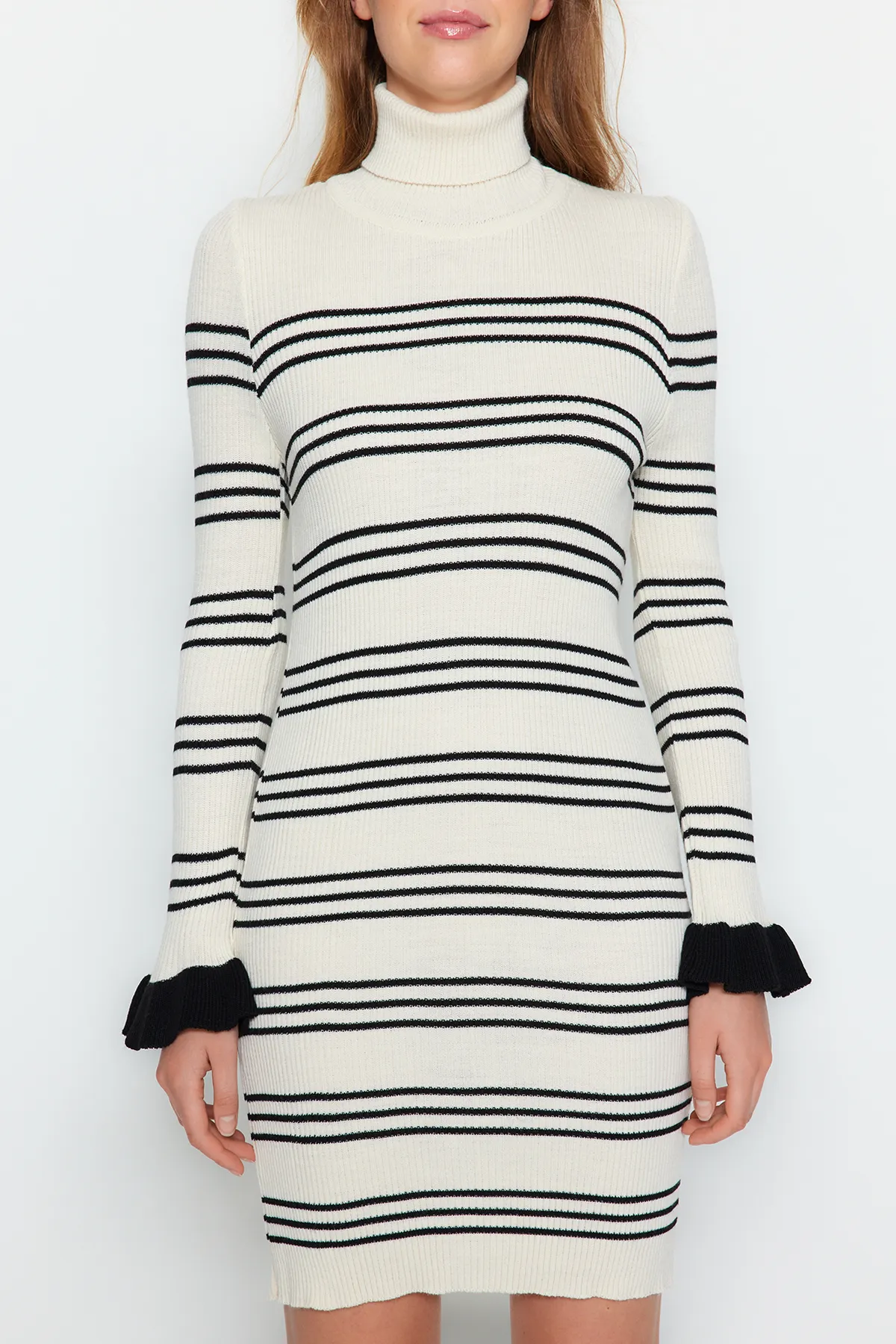 Trendyol Collection  Steingestreifter Mini-Rollkragenpullover TWOAW24EL00470