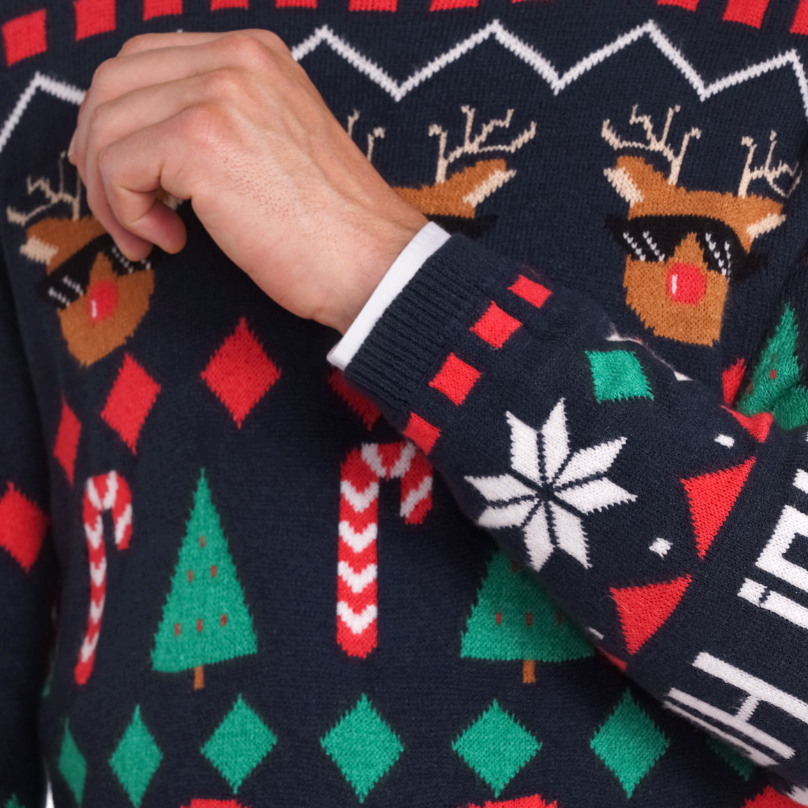 Herren Weihnachtspullover mit Allover-Motiven dunkelblau / rot / grün