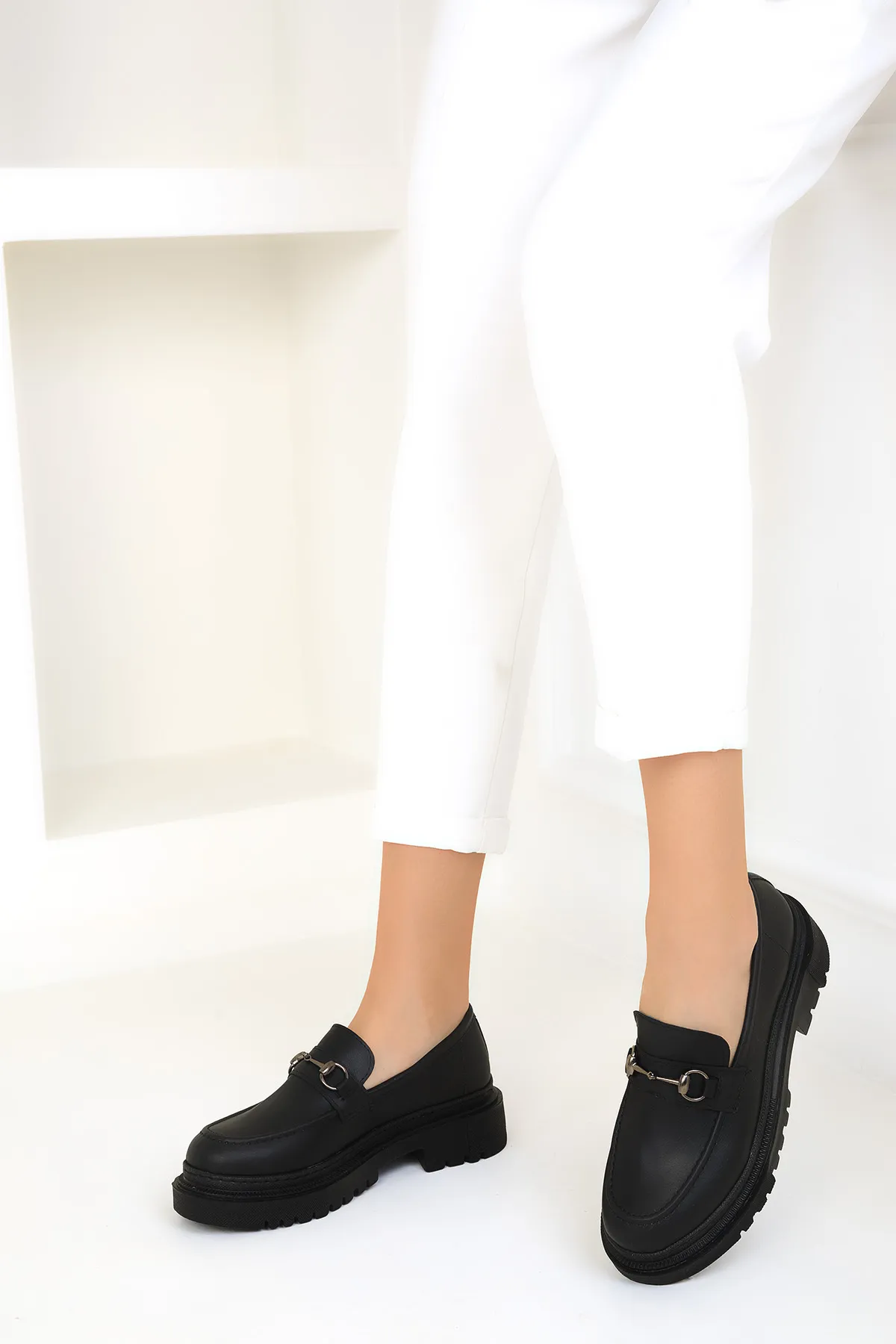 SOHO  Schwarze Freizeitschuhe für Damen 17542