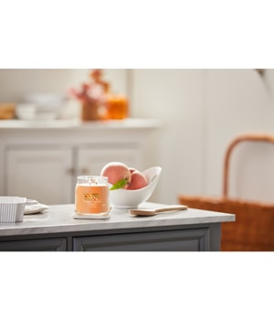 Yankee Candle Farm Fresh Peach Duftkerze-368 g