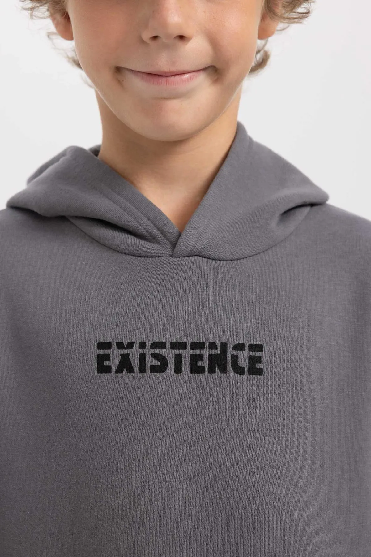 DeFacto  Dickes Kapuzen-Sweatshirt mit regulärer Passform für Jungen
