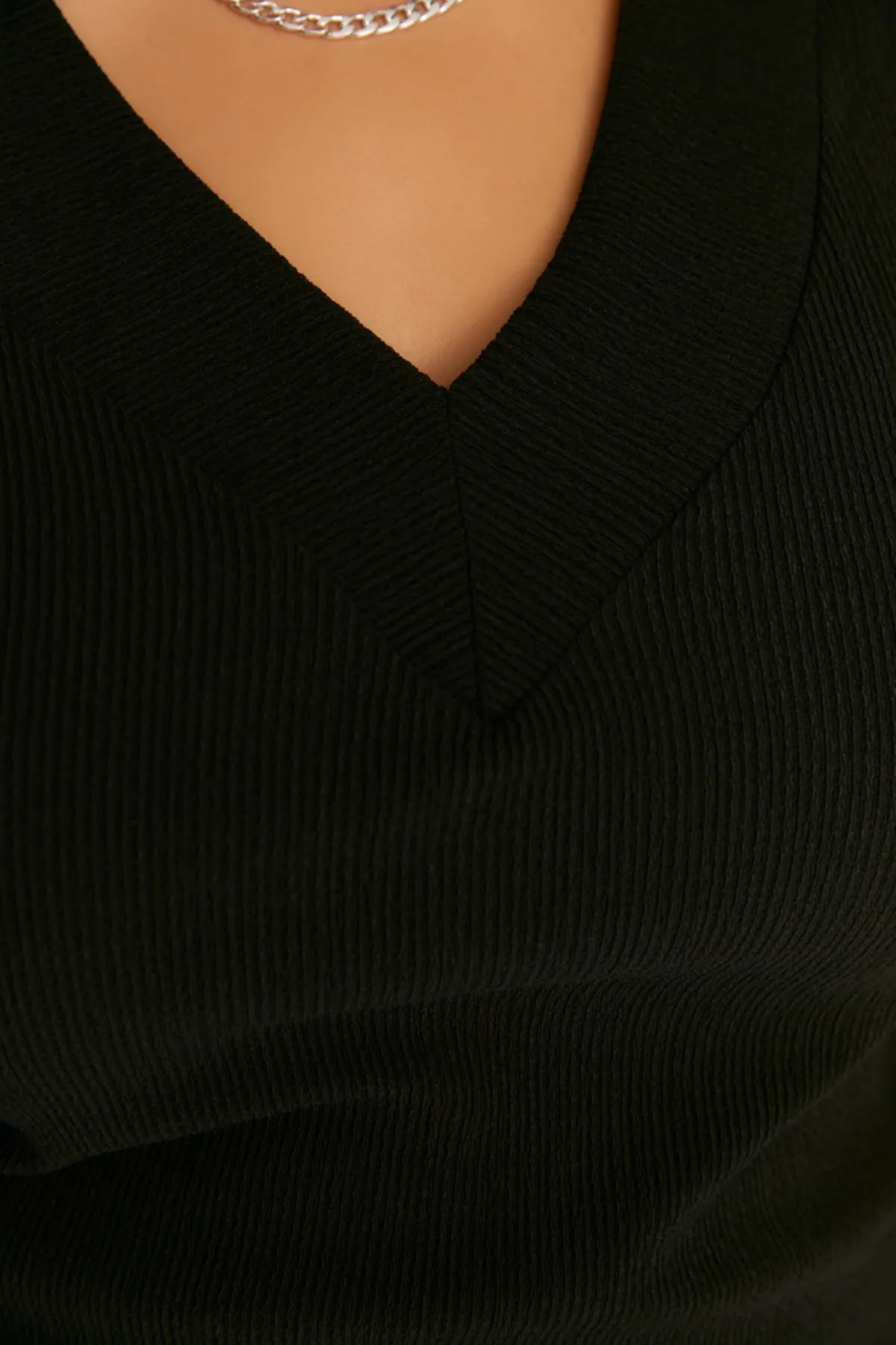 Trendyol Curve  Schwarzes, gerade geschnittenes Strickkleid TBSSS22EL2365