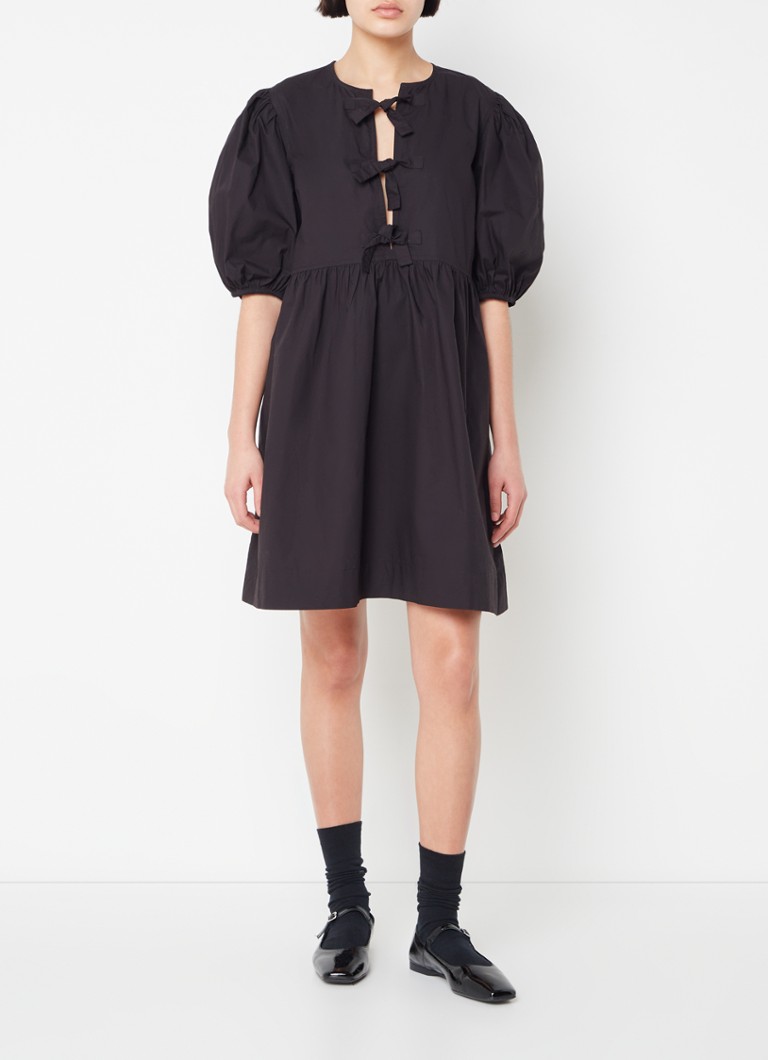 Rochie mini-tunică Ganni cu mâneci bufante și fundă.