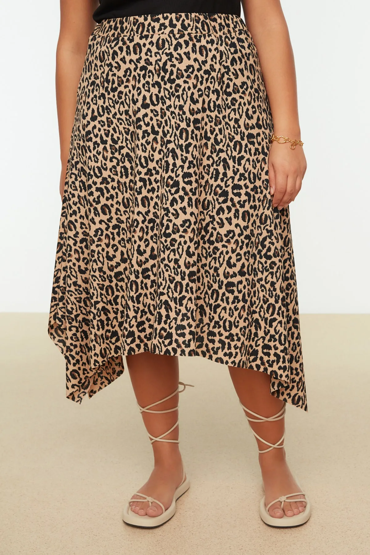 Trendyol Curve  Brauner Strickrock mit asymmetrischem Tiermuster TBBSS22ET0253