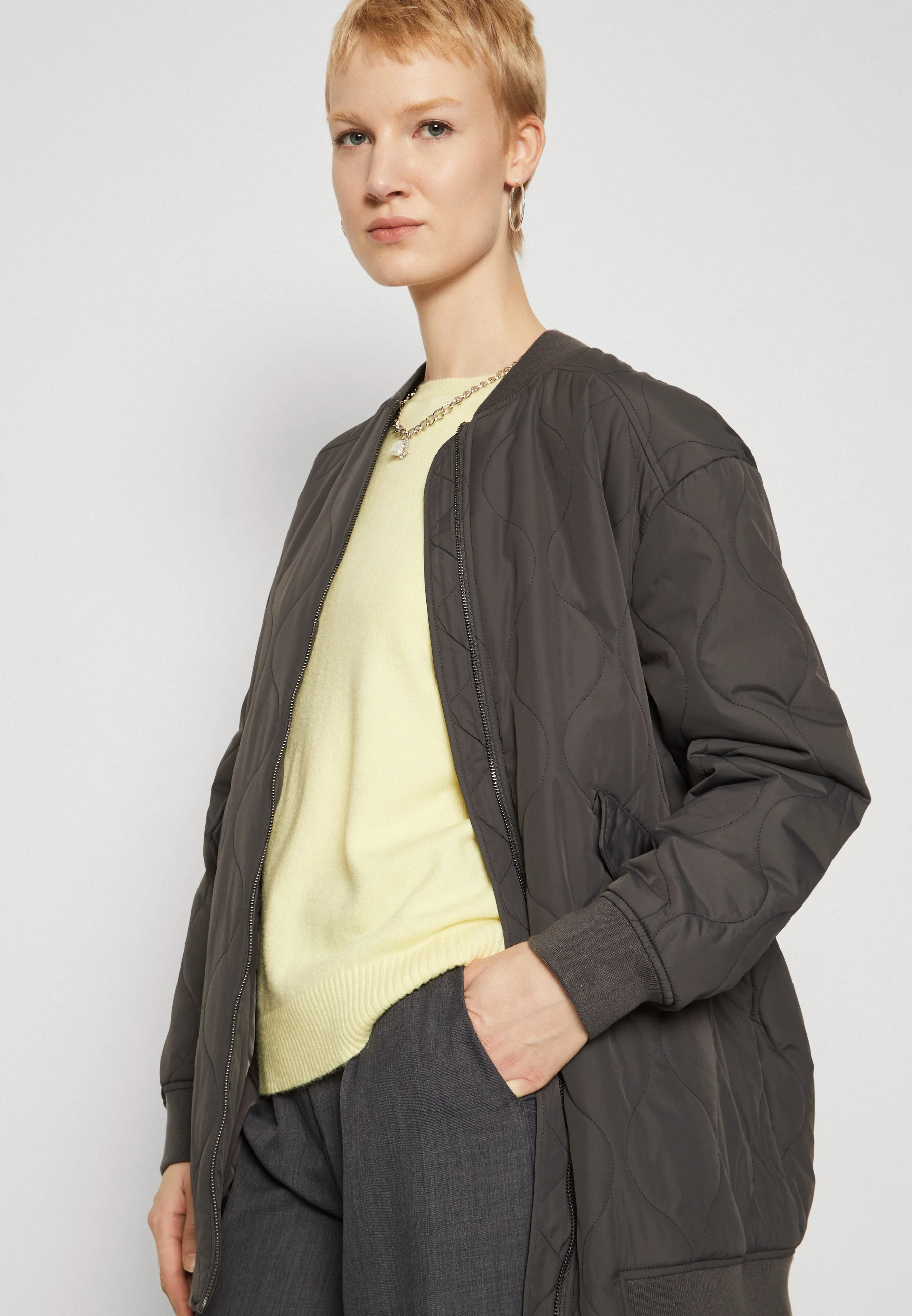 ONLY Tall ONLTINA CHAQUETA LARGA ACOLCHADA - Chaqueta bomber
