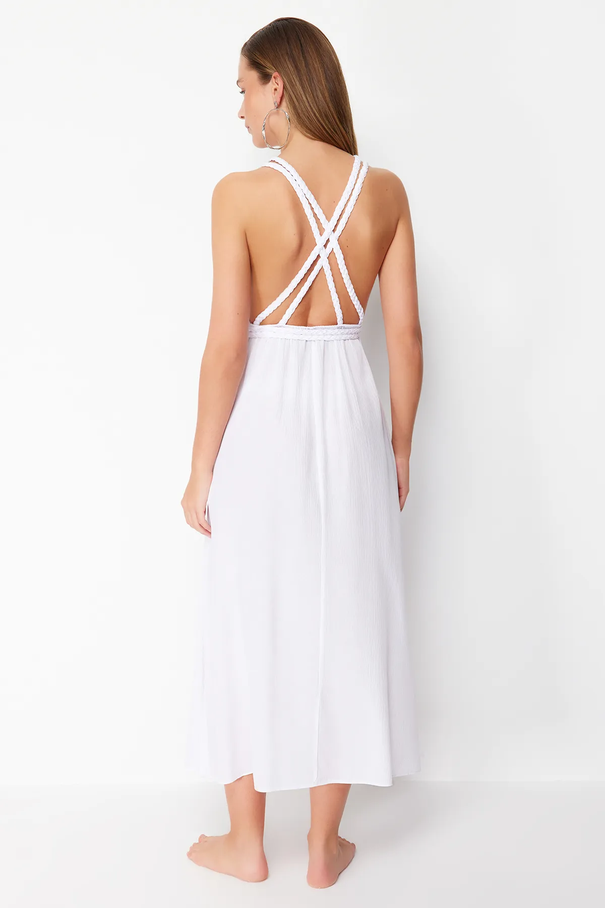 Trendyol Collection  Weißes, gewebtes, gebundenes Maxi-Strandkleid aus 100 % Baumwolle mit Gürtel TBESS23EL00070