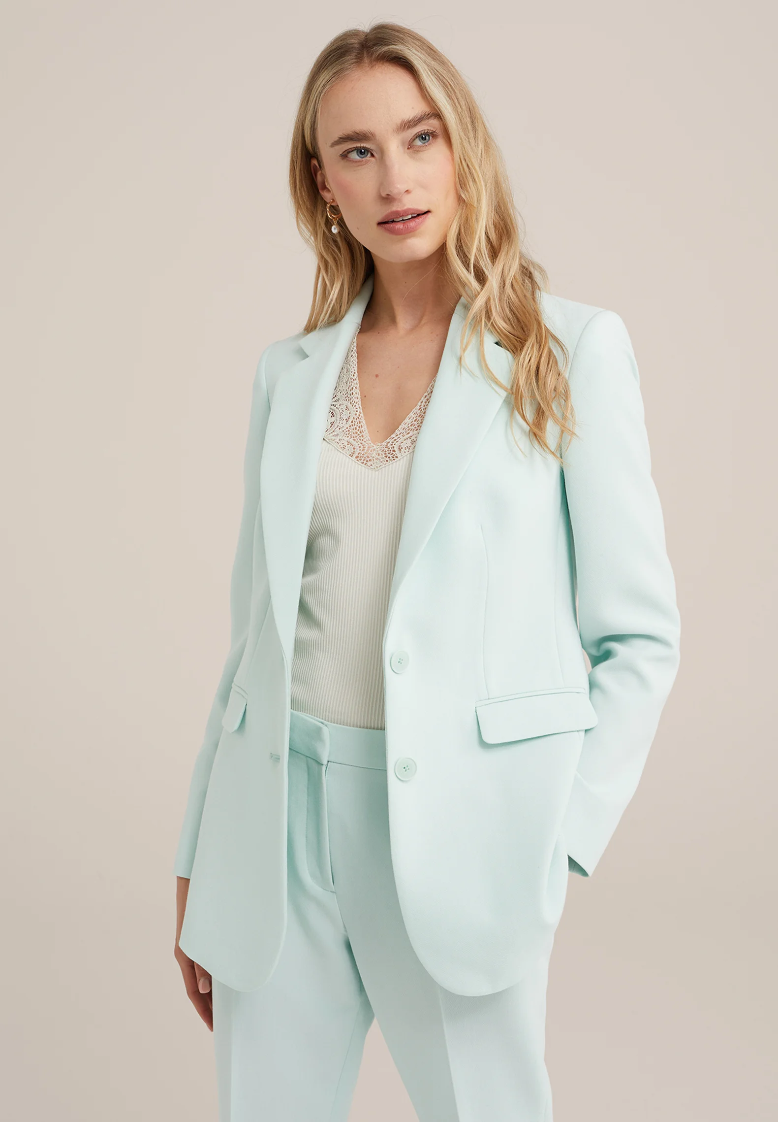 WE Fashion REGULAR FIT - Abrigo corto