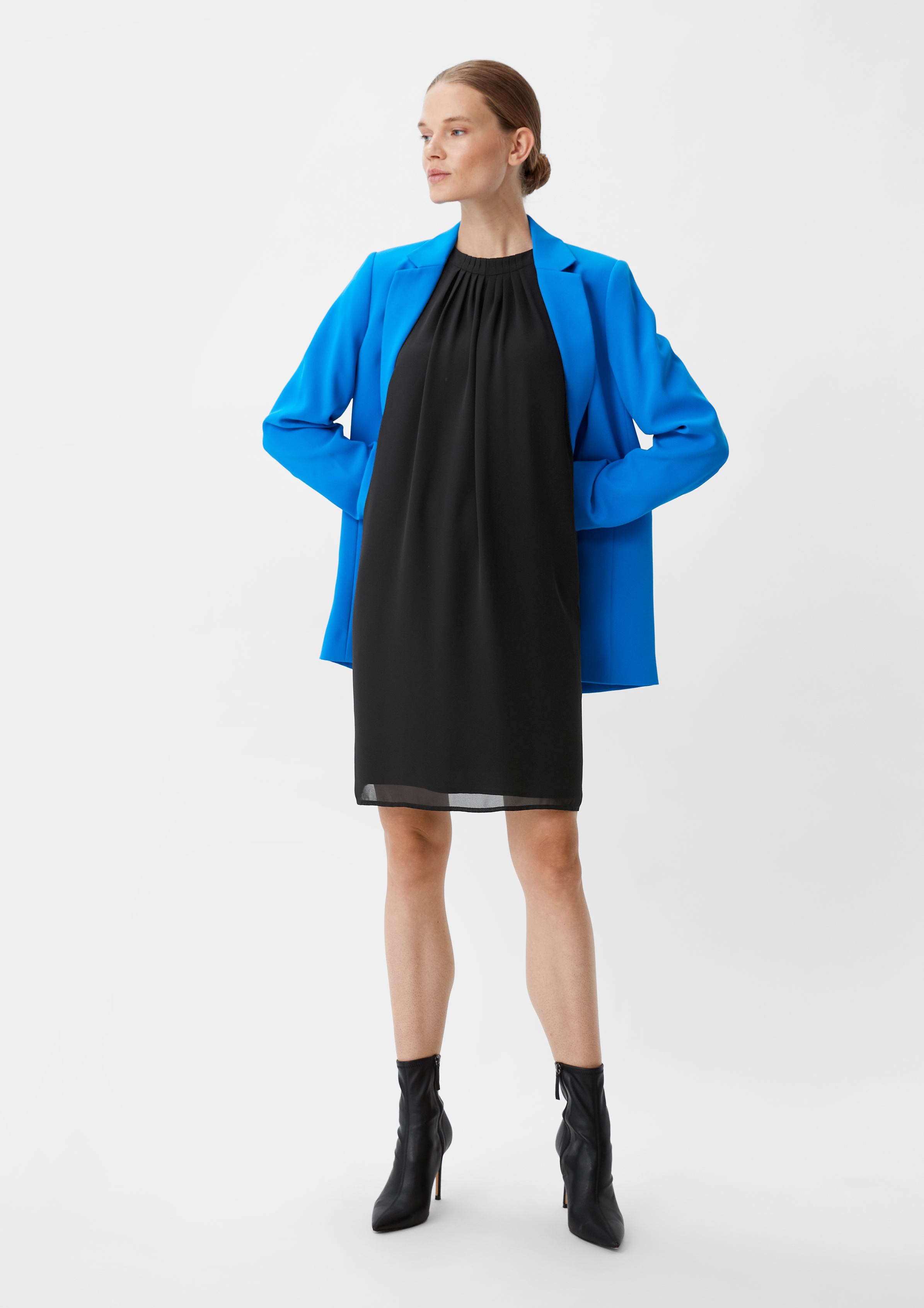 Chiffonkleid mit Plisseefalten - schwarz