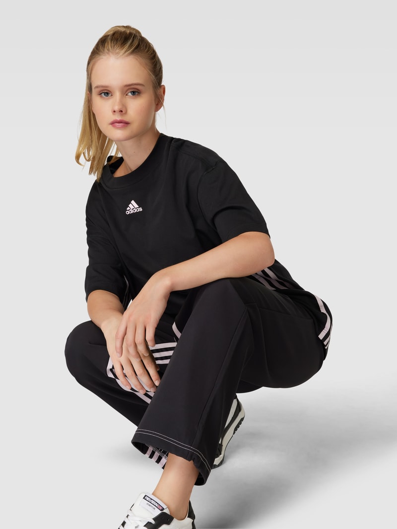 T-Shirt mit überschnittenen Schultern Modell 'DANCE' in schwarz