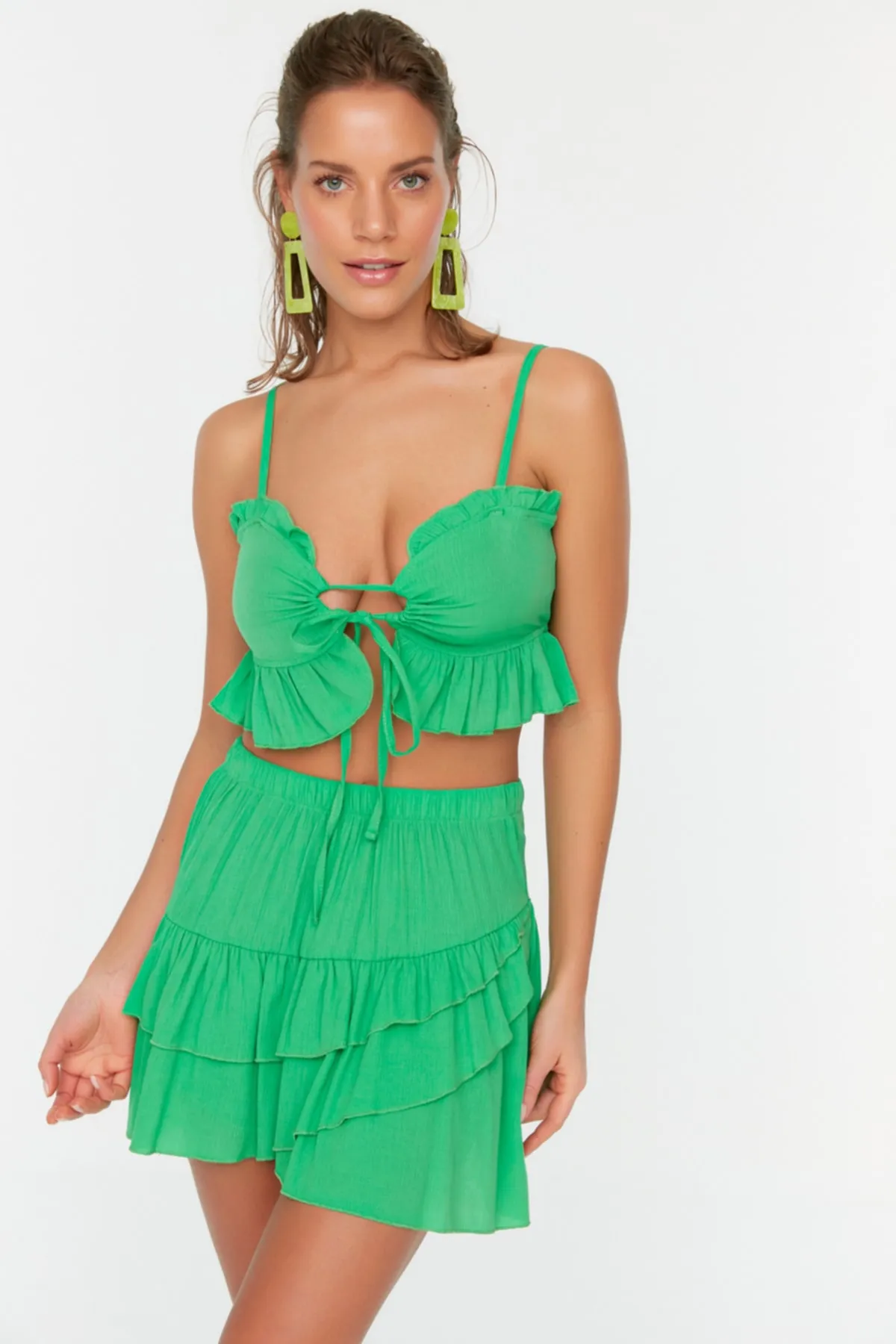 Trendyol Collection  Grünes Strandbluse-Strandrock-Set mit Schwungrad-Details TBESS22AU0095