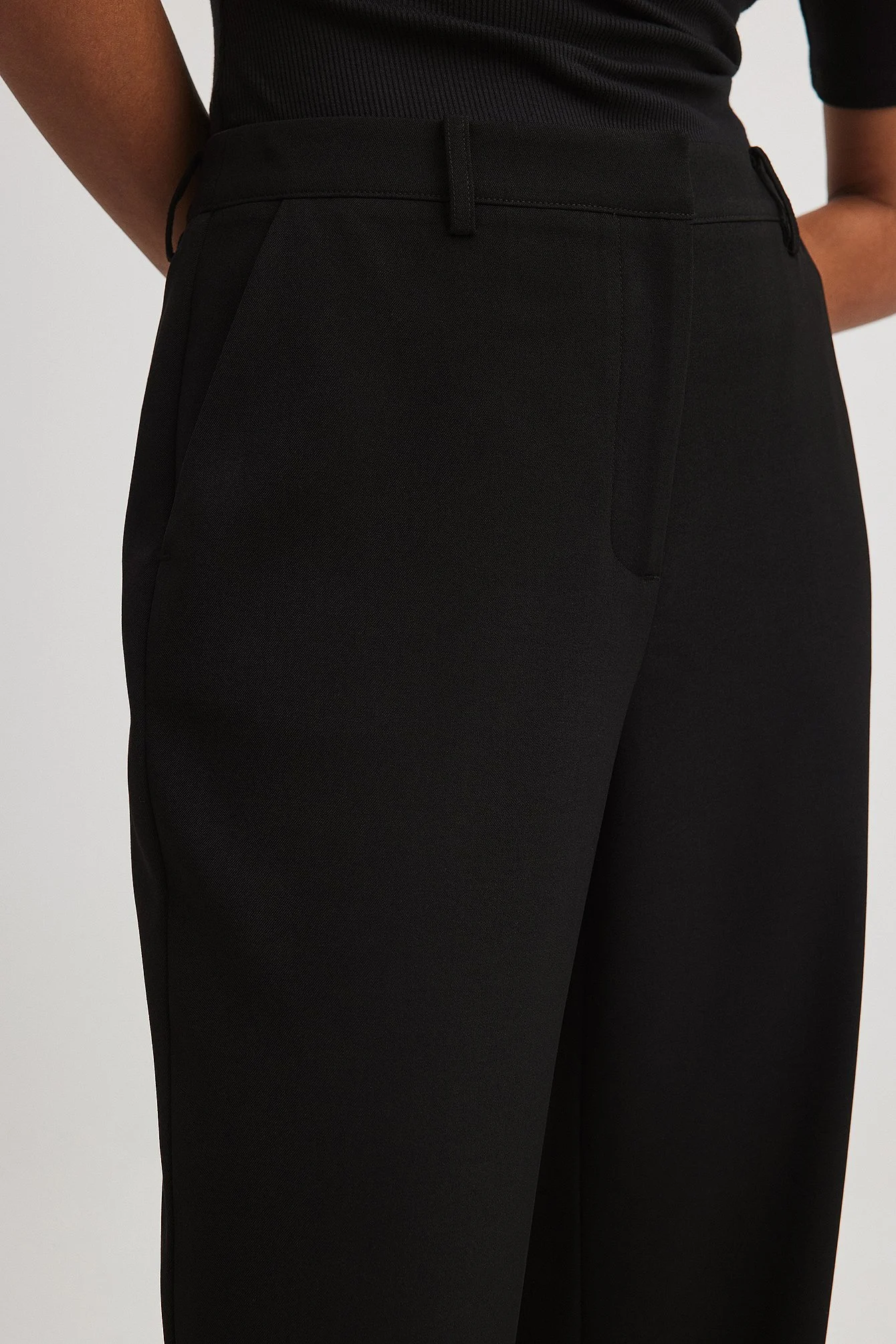Taillierte Hose mit mittlerer Taille