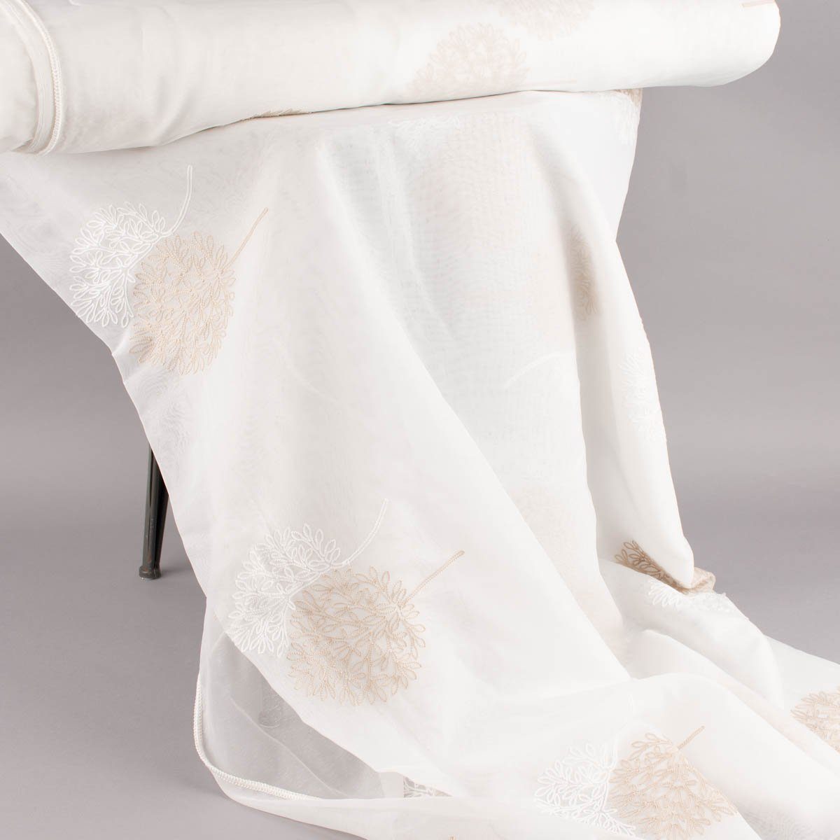 Meterware Gardinenstoff Gardinenstores Stickerei Voile Blätter Bäumchen raumho, SCHÖNER LEBEN., leicht perforiert, Stickerei/Stickstoff, bestickt, mit Bleiband, pflegeleicht, überbreit