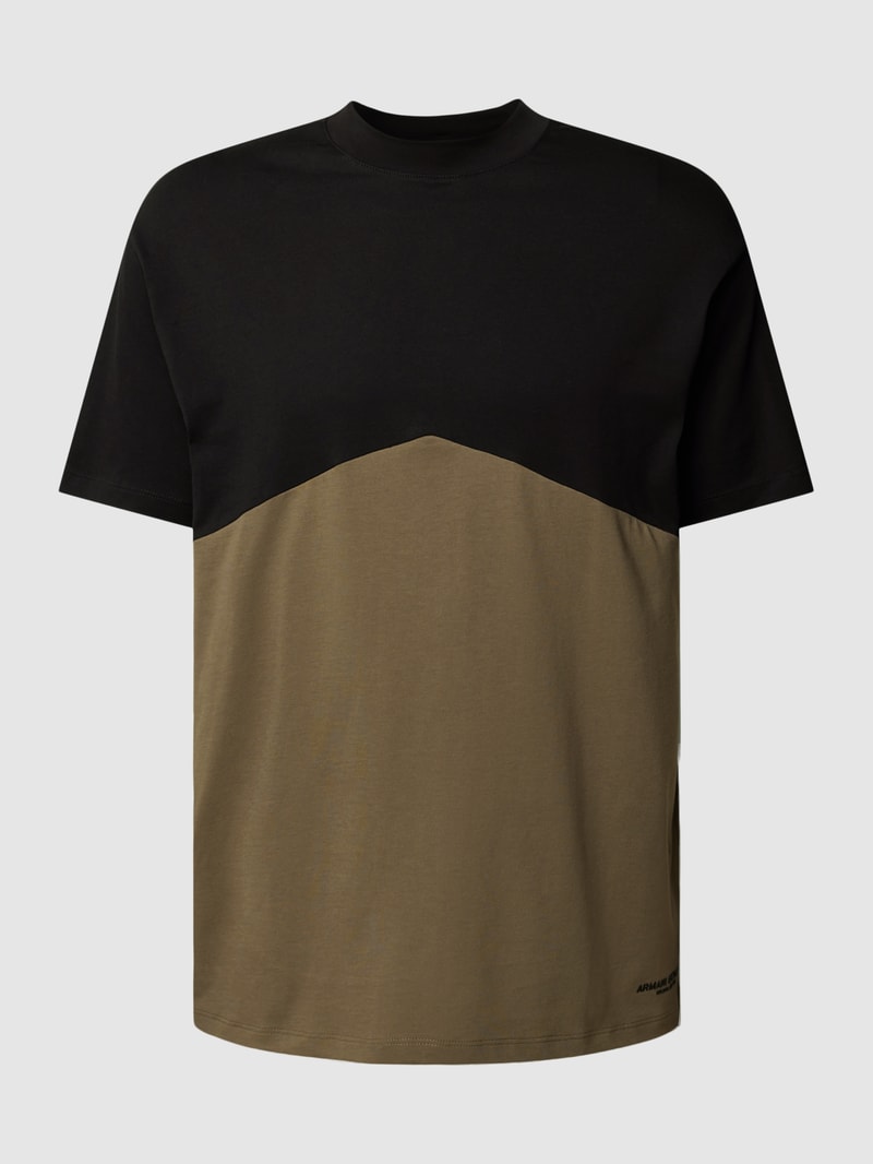 T-Shirt mit Label-Detail in schwarz