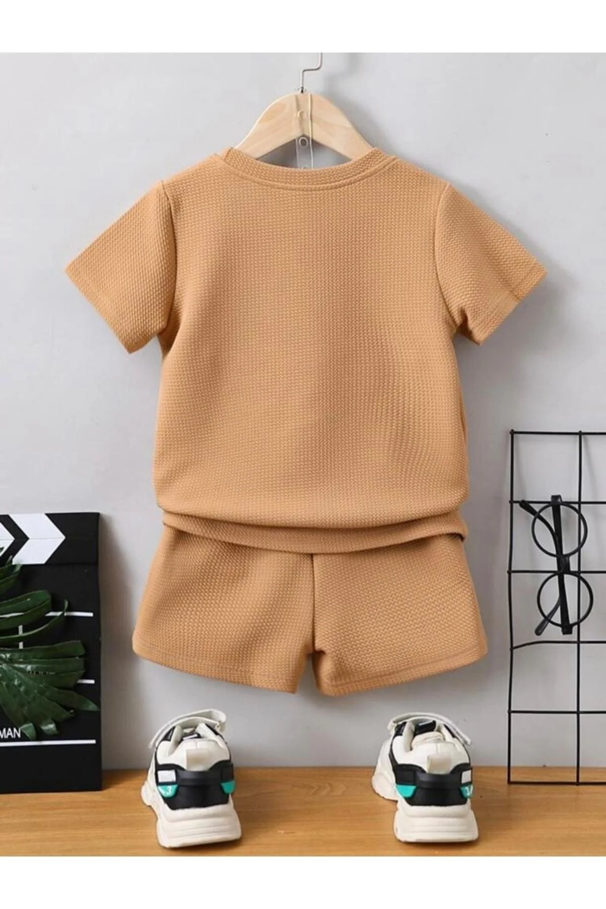 Bubito  Sommer-Shorts-Set aus Baumwolle mit Waffelmuster und Taschendetails für Babys und Kinder, Braun