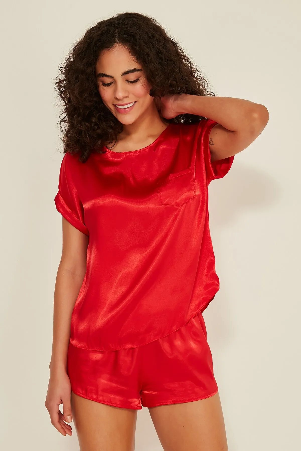 C&City  080 Damen-T-Shirt-Shorts-Set aus Satin, Rot