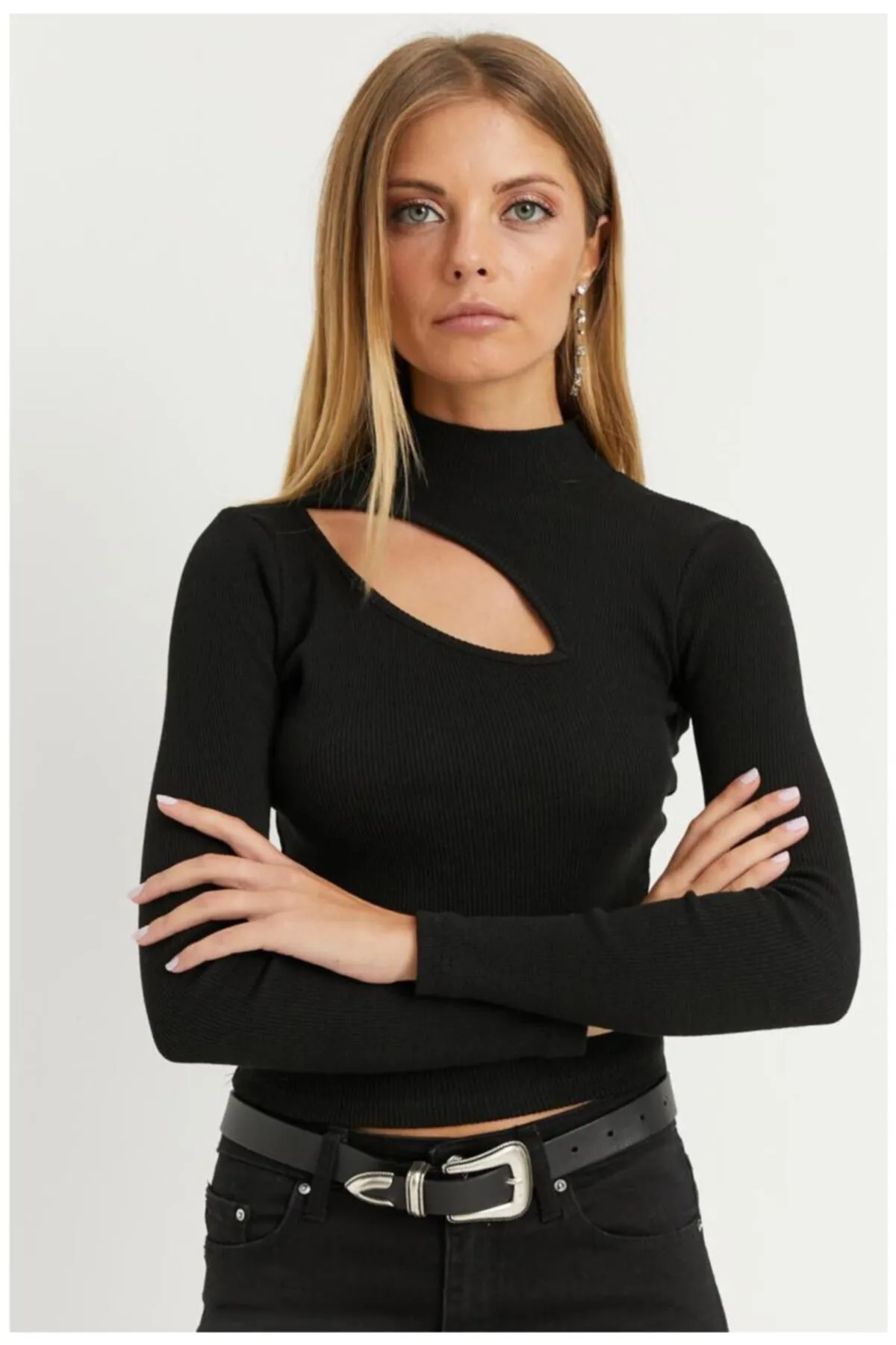 Cool & Sexy  Schwarze Damen-Bluse mit halbem Rollkragen und Kreuzkragen, B1404