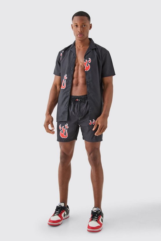 Kurzärmliges Hemd und Badehose mit Flammenprint