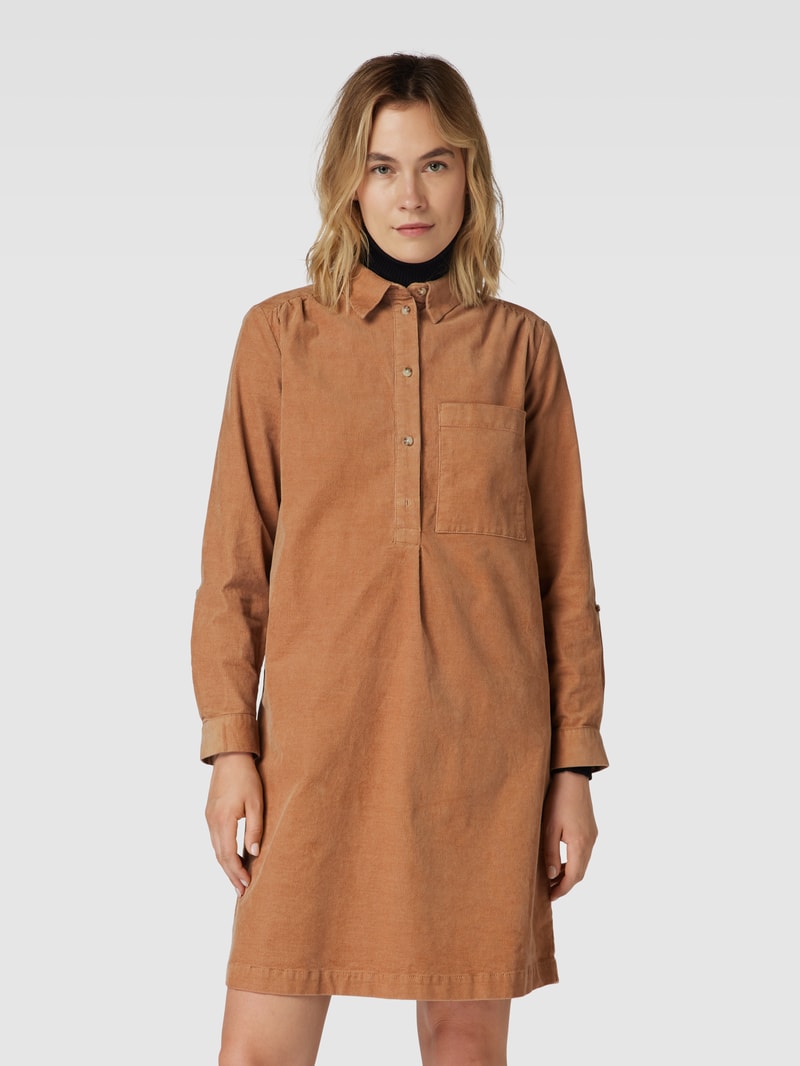Knielanges Kleid aus Cord mit Brusttasche in camel