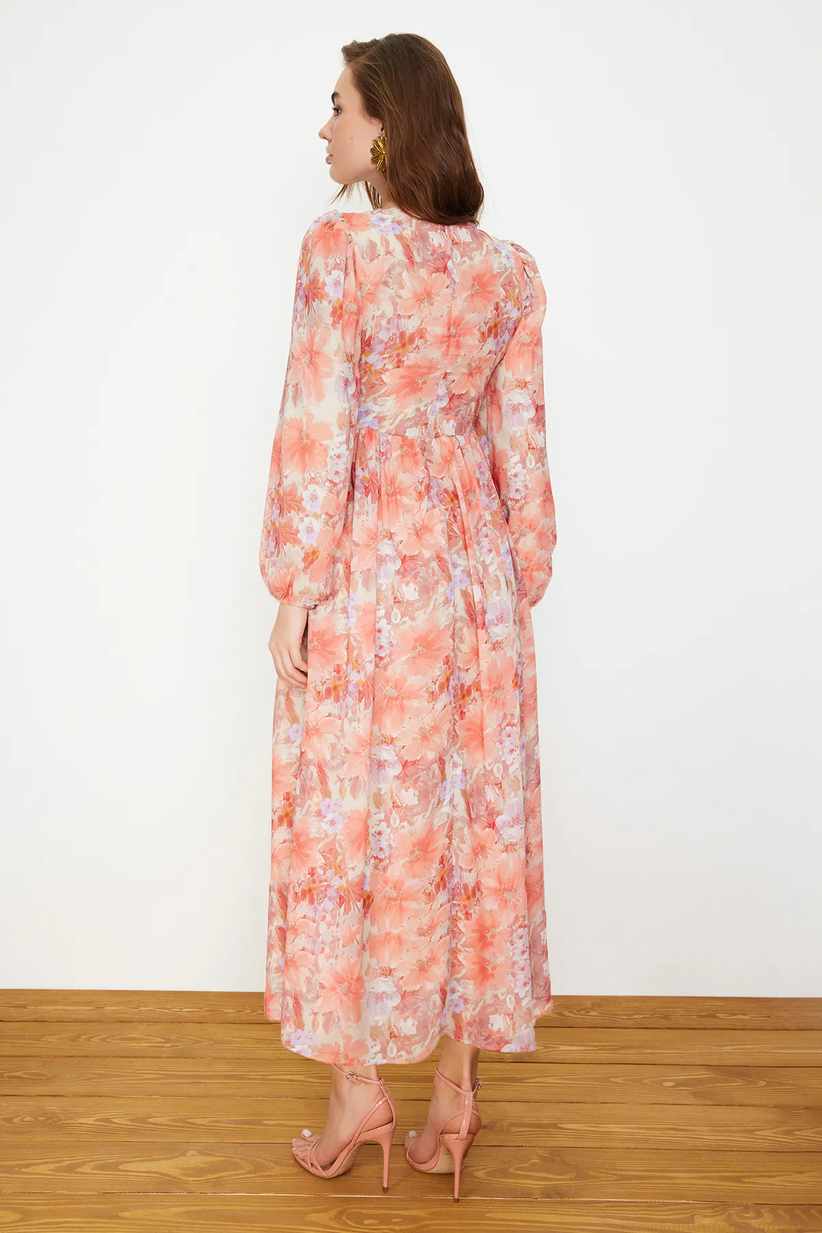 Trendyol Modest  Orangefarbenes, mit Blumen gefüttertes Webkleid TCTSS24EB00100