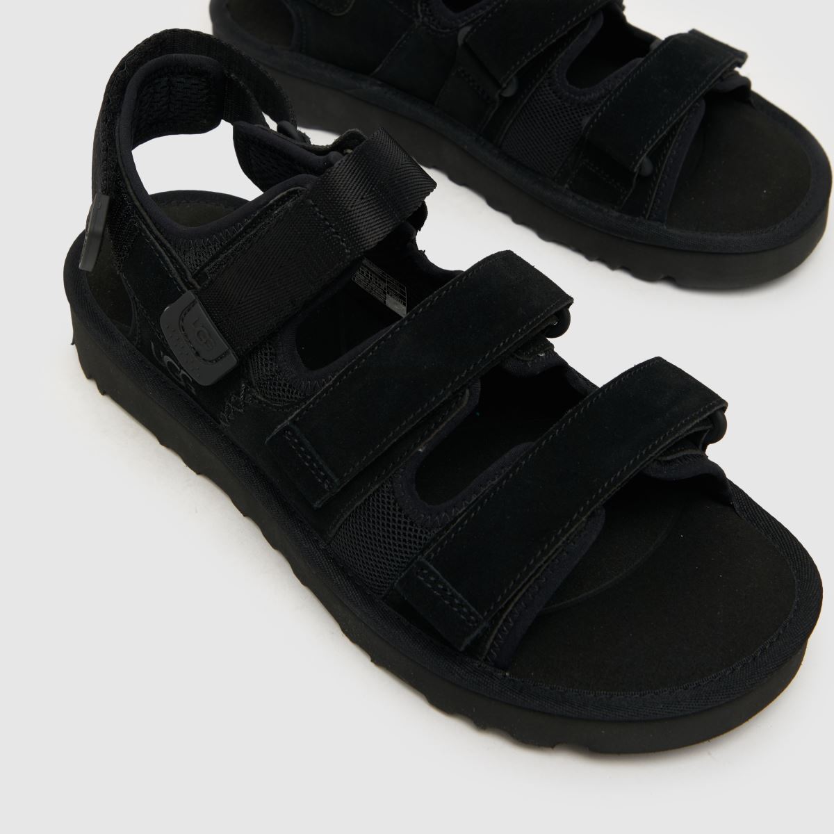 UGG – Goldencoast – Svarta sandaler med flera remmar