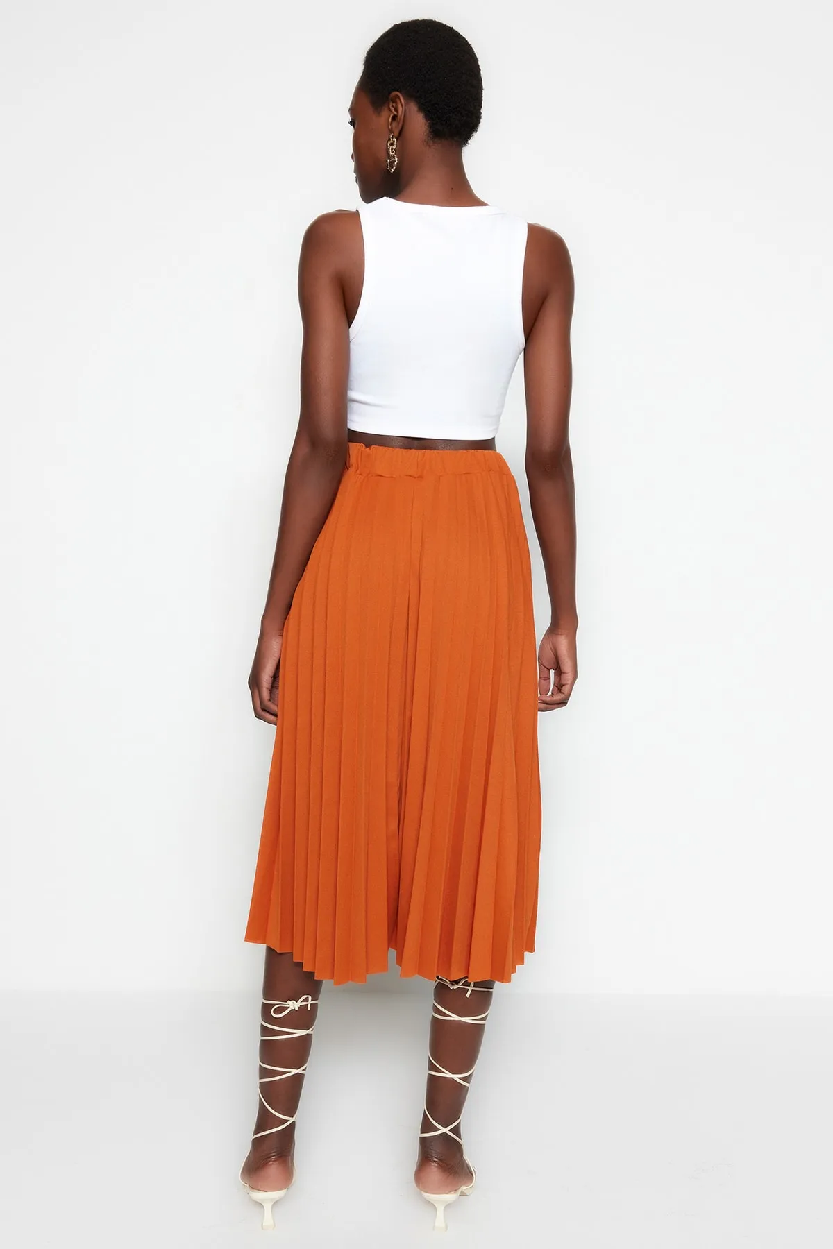 Trendyol Collection  Ausgestellter Midirock aus plissiertem Crêpe-Strick mit hoher Taille und Kachelmuster TWOSS23ET00048